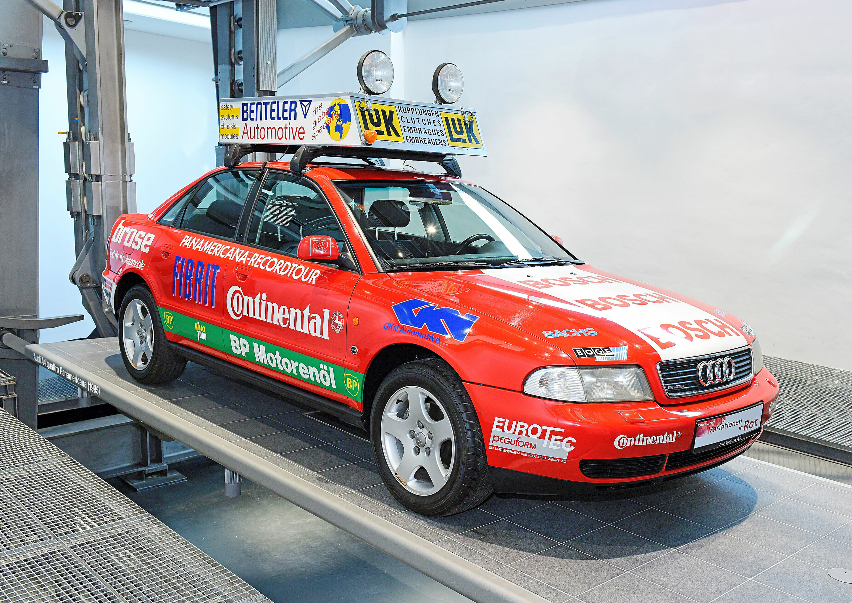 „Variationen in Rot“ im Audi museum mobile - Der Audi A4 quattro Panamericana aus dem Jahr 1995.