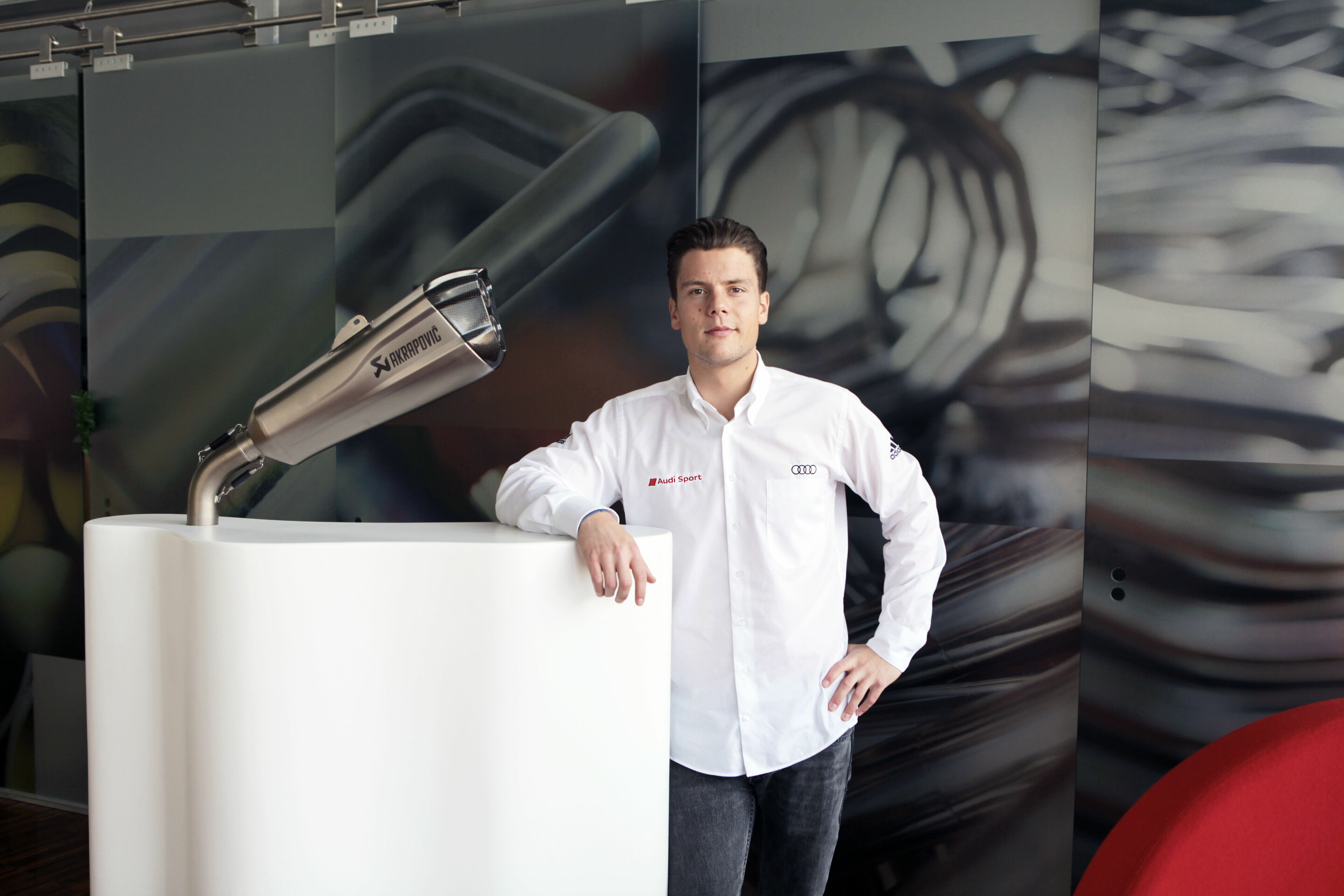 Akrapovič - Adrien Tambay besucht Akrapovič