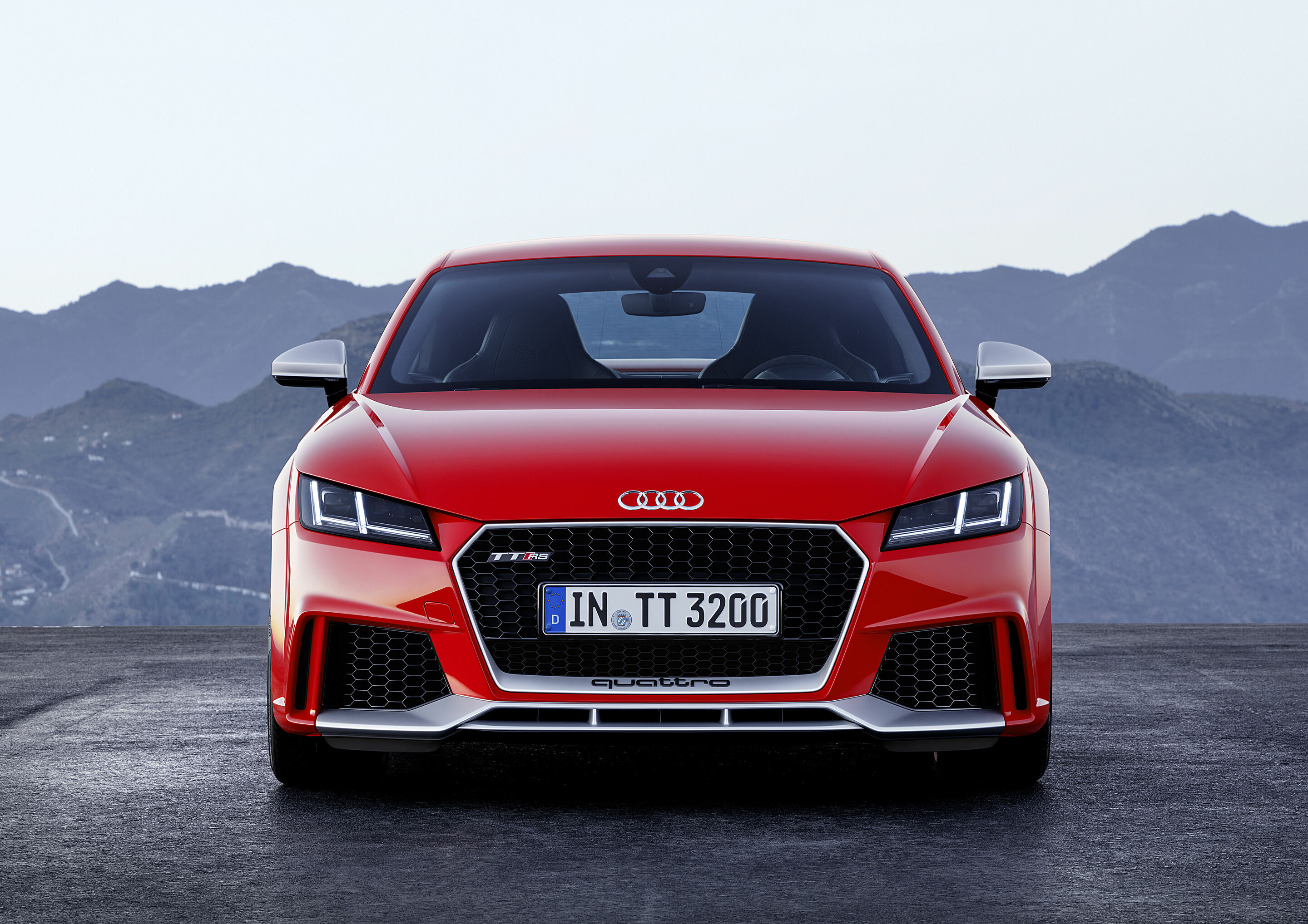 Audi TT RS Coupé (2016) - Standaufnahme, 
Farbe: Catalunyarot