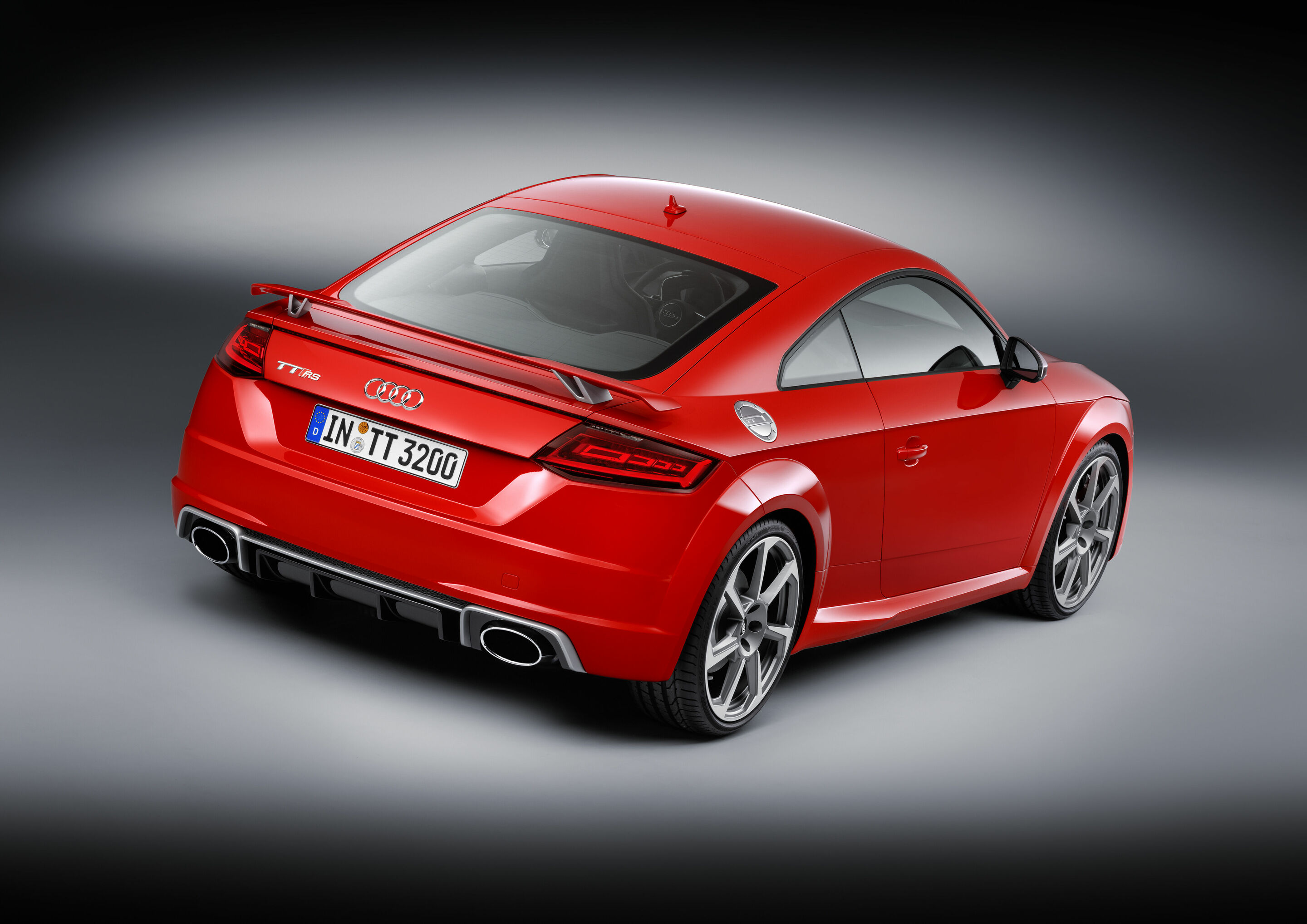 Audi TT RS Coupé - Standaufnahme,
Farbe: Catalunyarot
