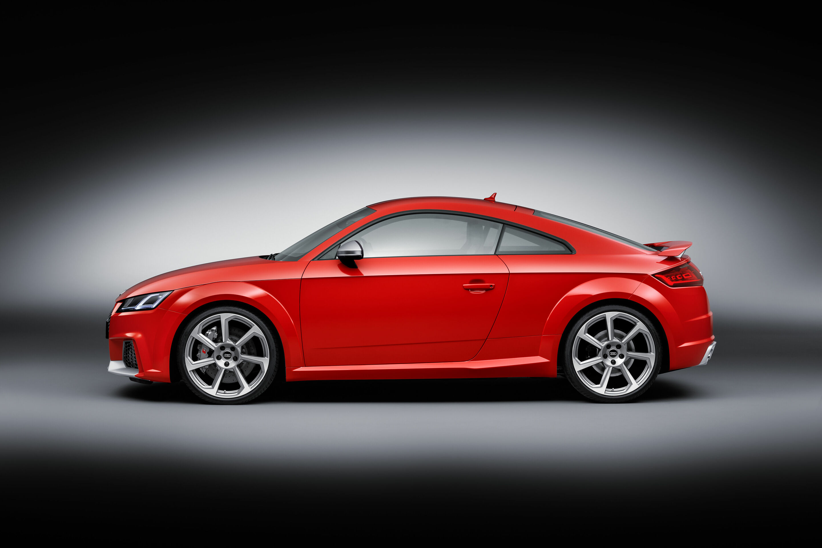 Audi TT RS Coupé - Static photo, 
Colour: Catalunya Red