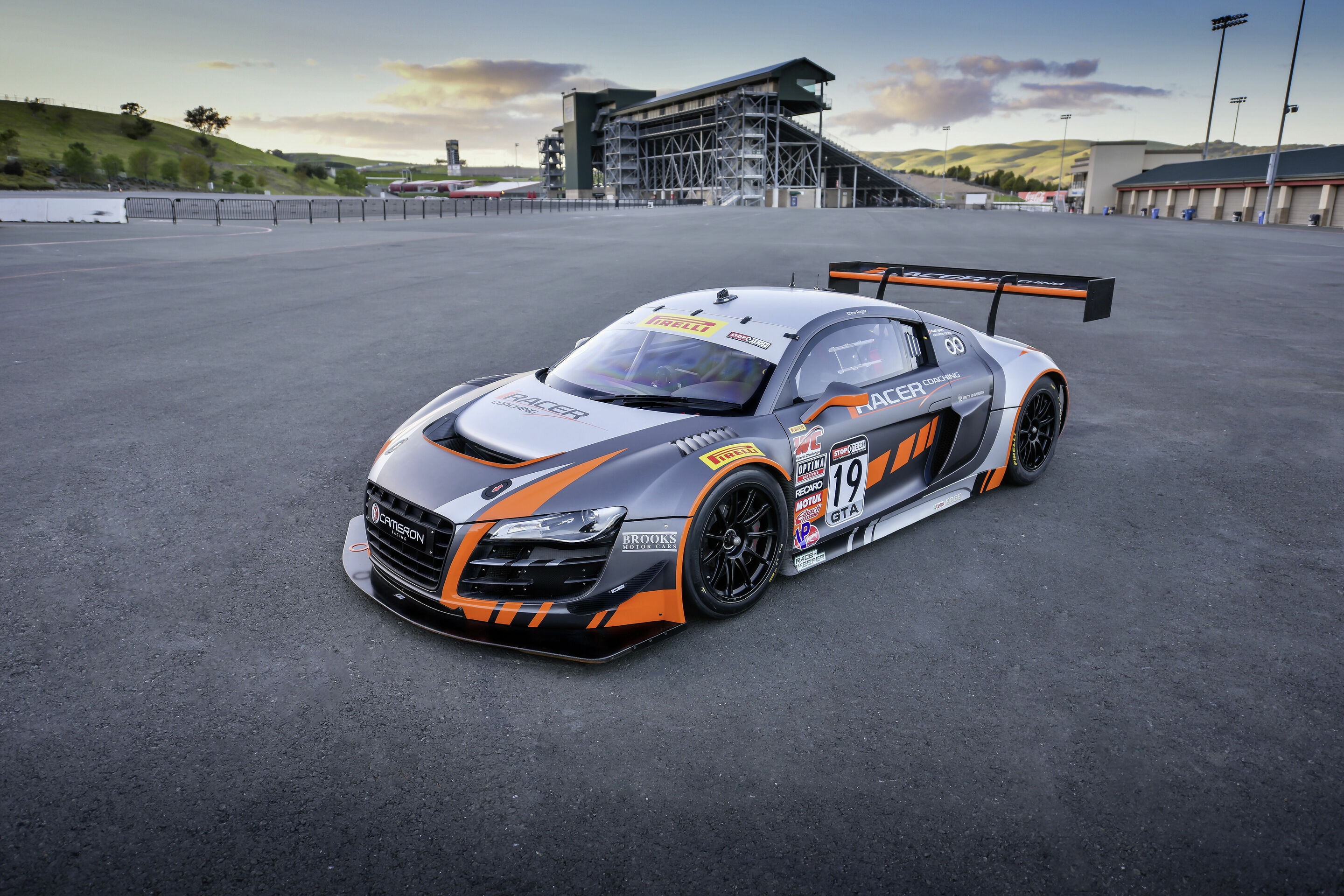 World Challenge mit sechs Audi-Teams - Die Pirelli World Challenge in Nordamerika hat sich zu einer der bestbesetzten GT-Rennserien entwickelt, in der Teams mit dem Audi R8 LMS ultra um den Titel kämpfen. Gleich sechs der GT3-Rennwagens starten am nächsten...