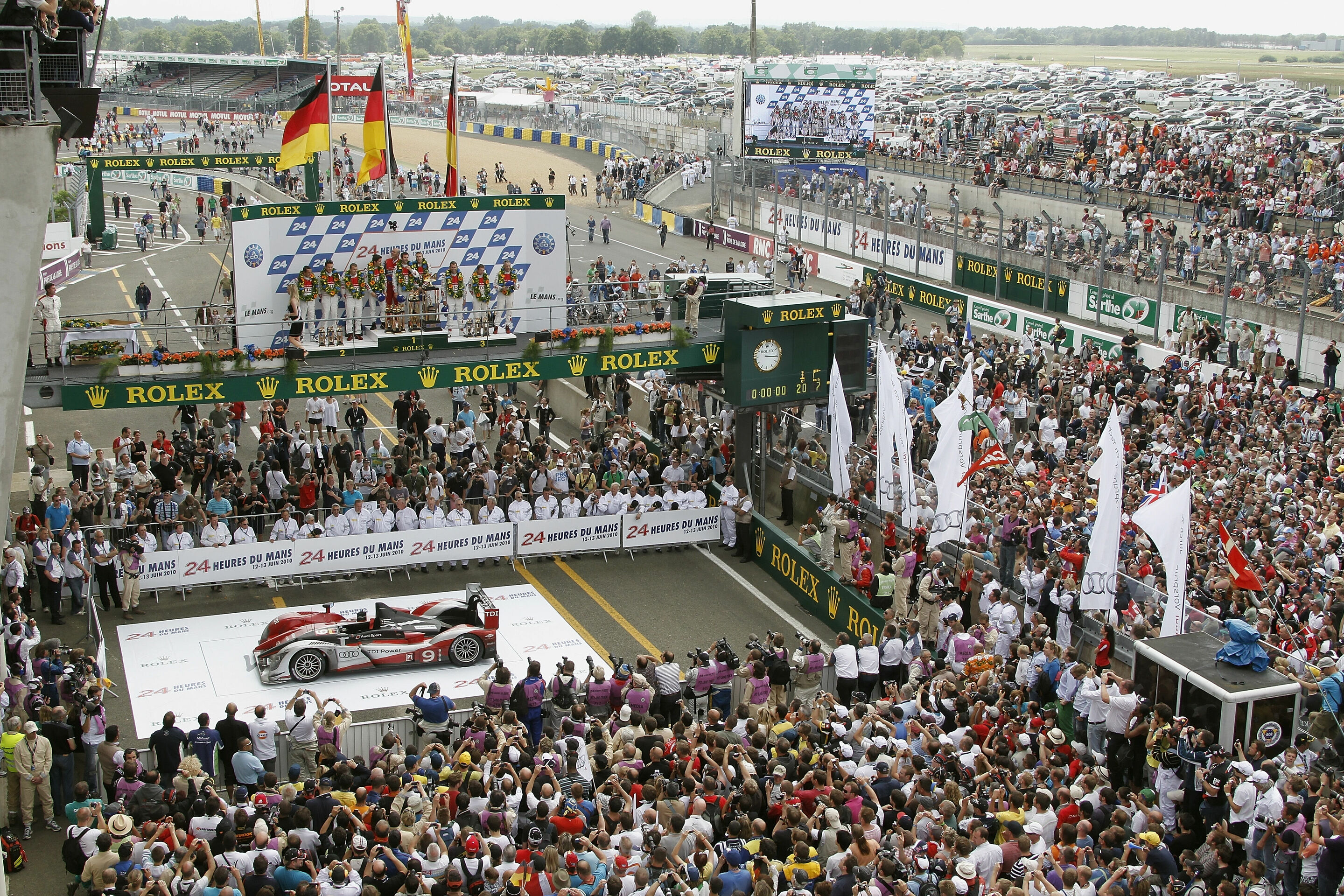 24h Le Mans 2010 - 2010 erreichte Audi mit dem R15 TDI in Le Mans einen neuen Distanzrekord