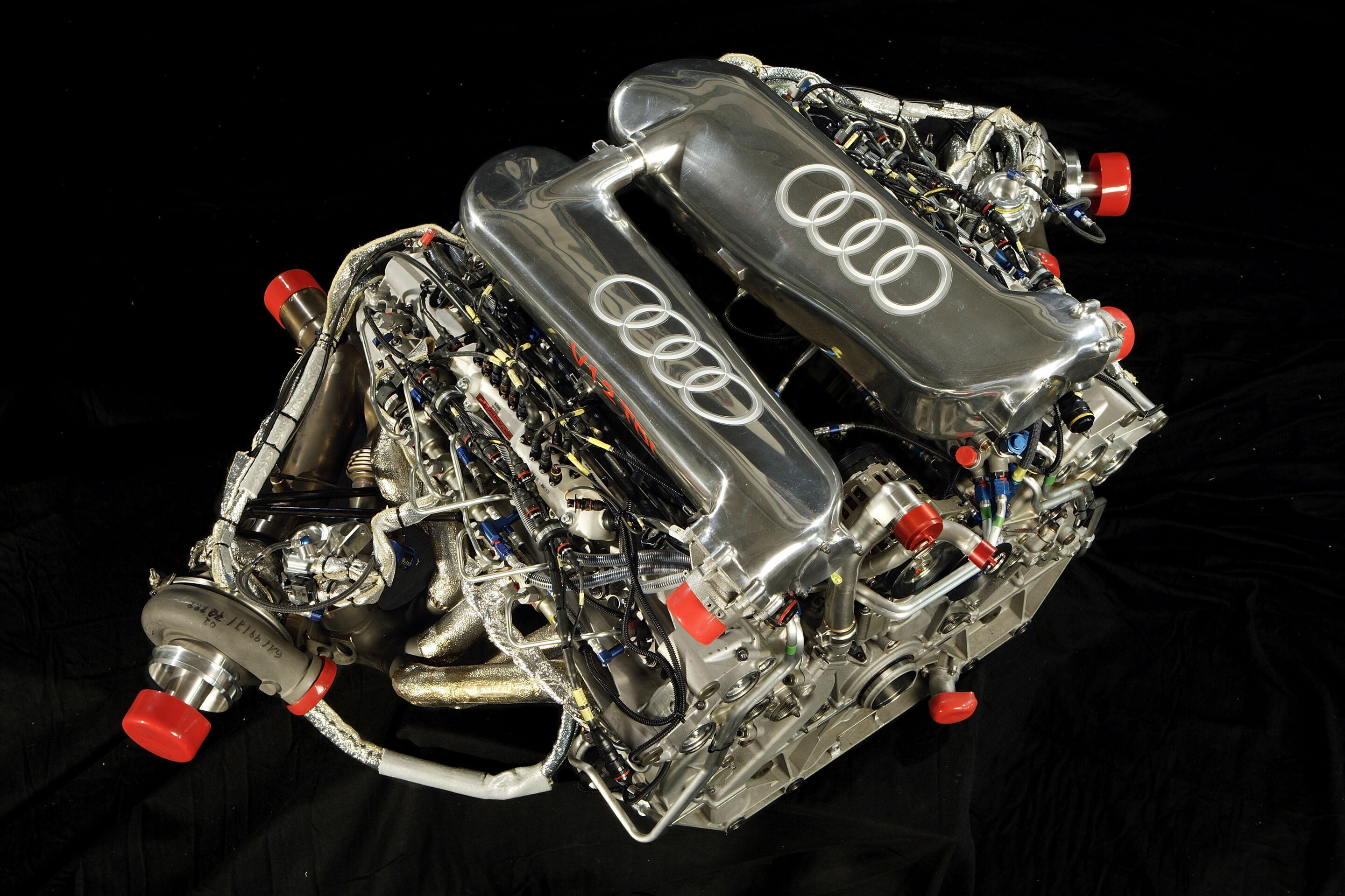 24h Le Mans 2006 - The first V12 TDI engine of the Audi R10 TDI