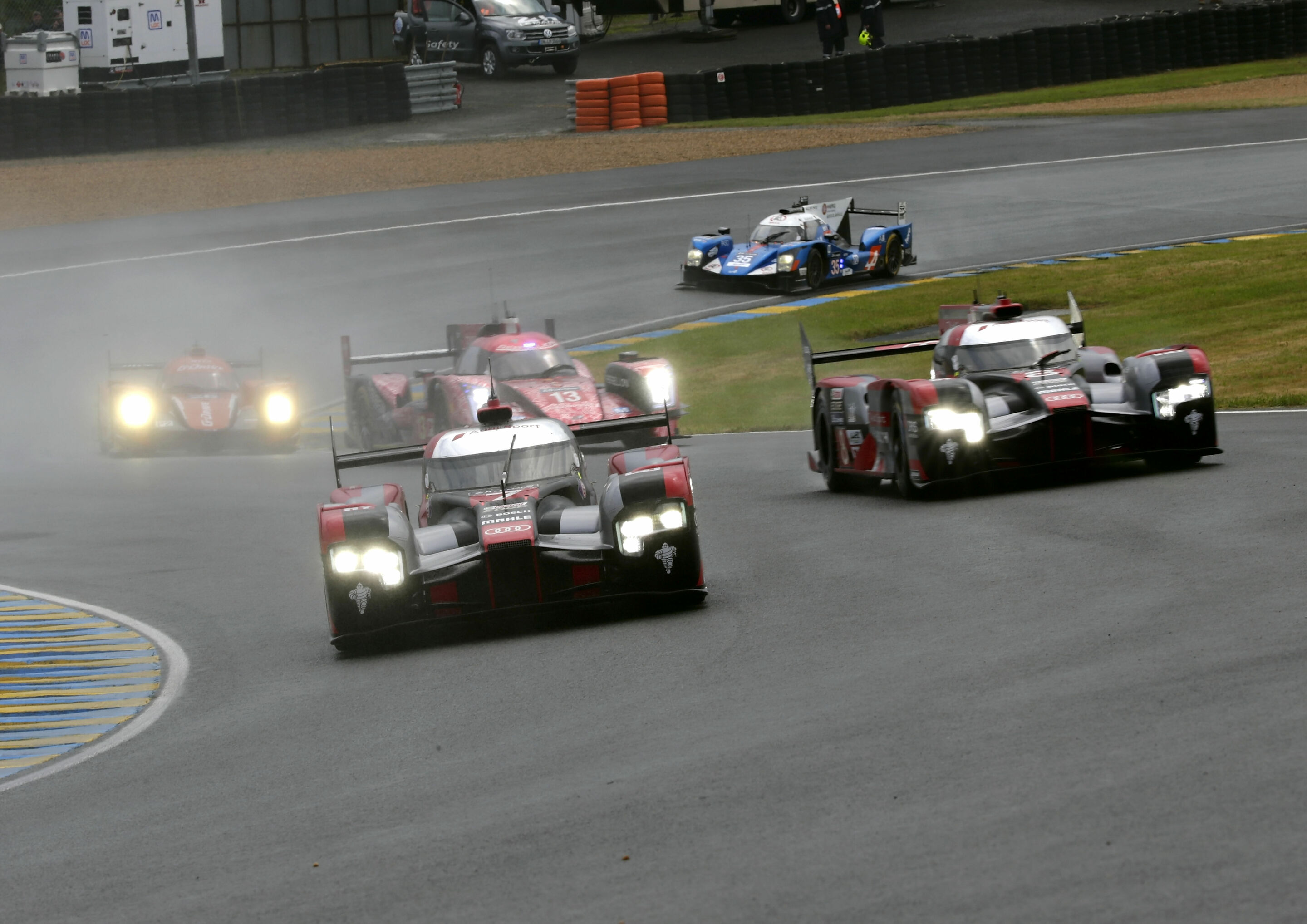24h Le Mans 2016 - Audi R18 (2016) #7 (Audi Sport Team Joest), Marcel Fässler, André Lotterer, Benoît Tréluyer, Audi R18 (2016) #8 (Audi Sport Team Joest), Lucas di Grassi, Loïc Duval, Oliver Jarvis