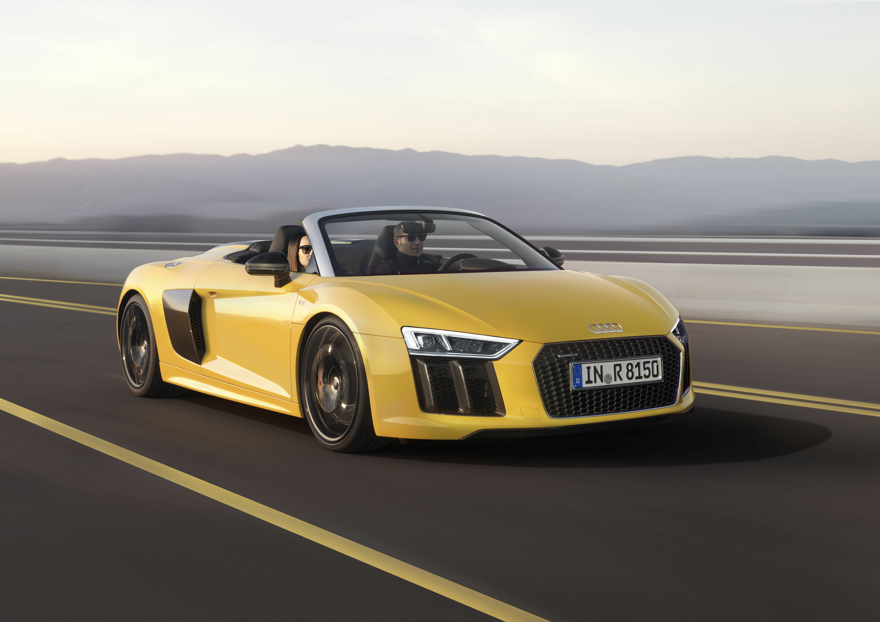 The new Audi R8 Spyder V10 is in the starting blocks - Audi unveiled the new R8 Spyder V10* at the 2016 New York International Auto Show in March. Pre-sales are starting in Europe tomorrow. The base price in Germany is €179,000.