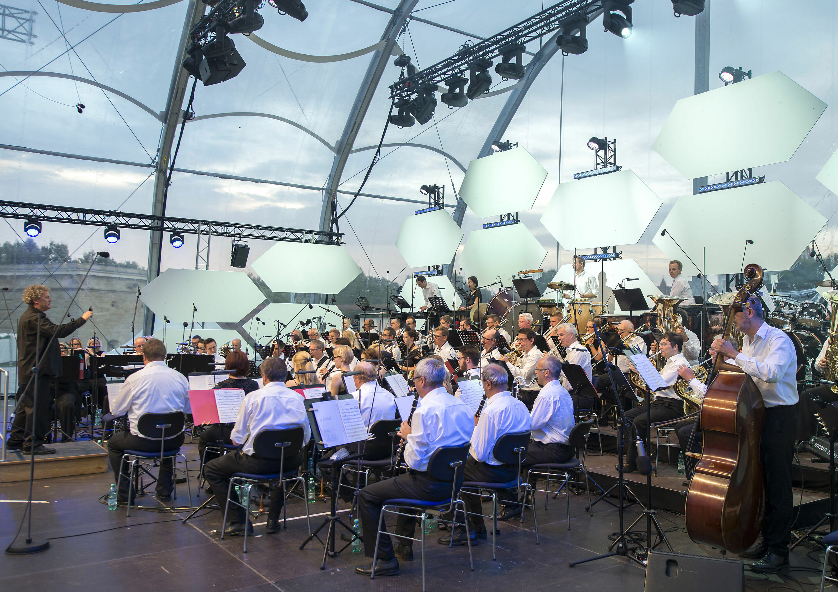 Audi Bläserphilharmonie - Klassik Open Air. Curtain Up! Best of Musical mit der Audi Bläserphilharmonie .