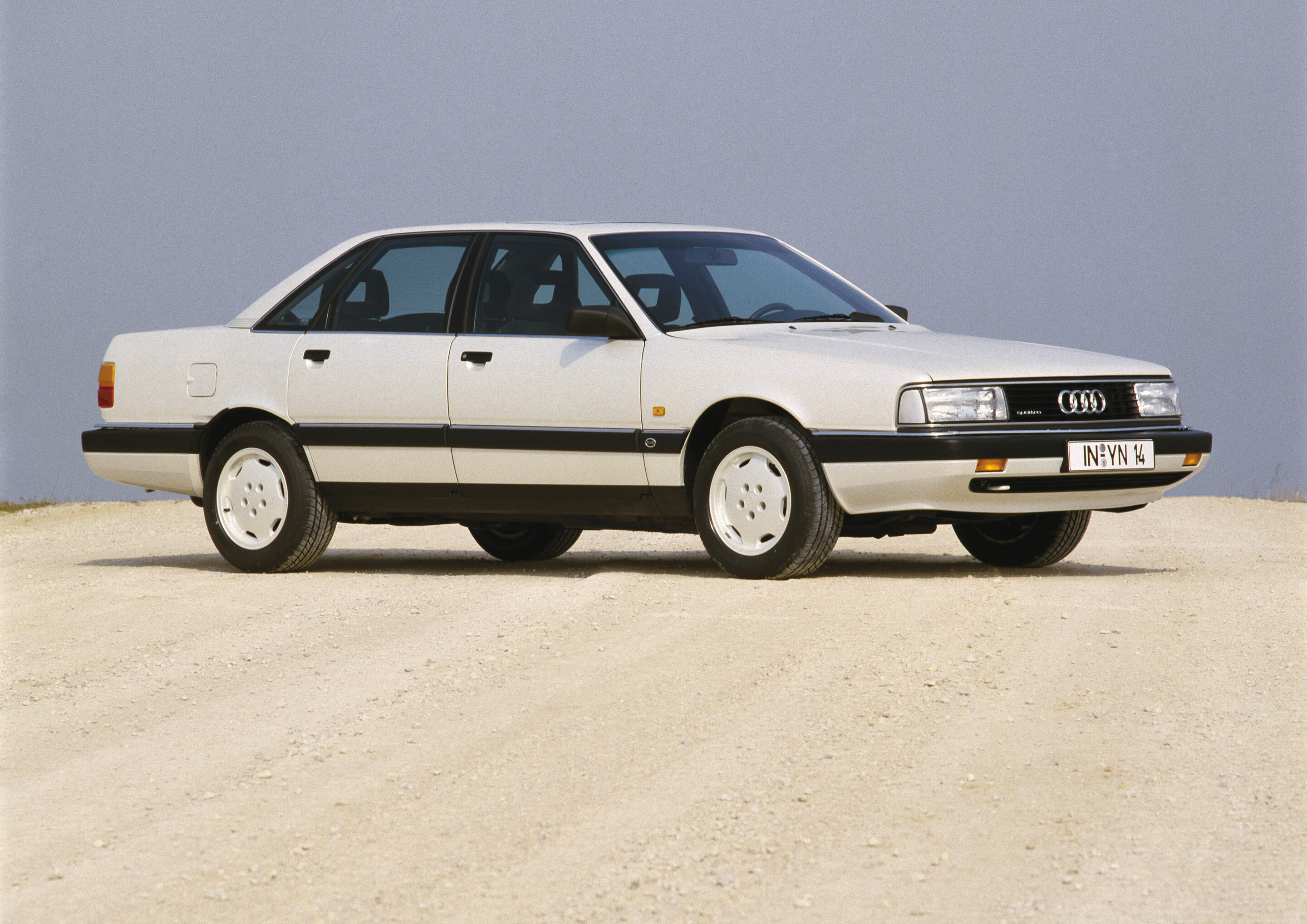 Audi 200 quattro 20V (C3), model year 1990 - 1988: five-cylinder gasoline engine with four-valve technology, turbocharger and catalytic converter (S engine):
With two catalytic converters, four-valve technology, a closed tank venting system and a diagnostic...