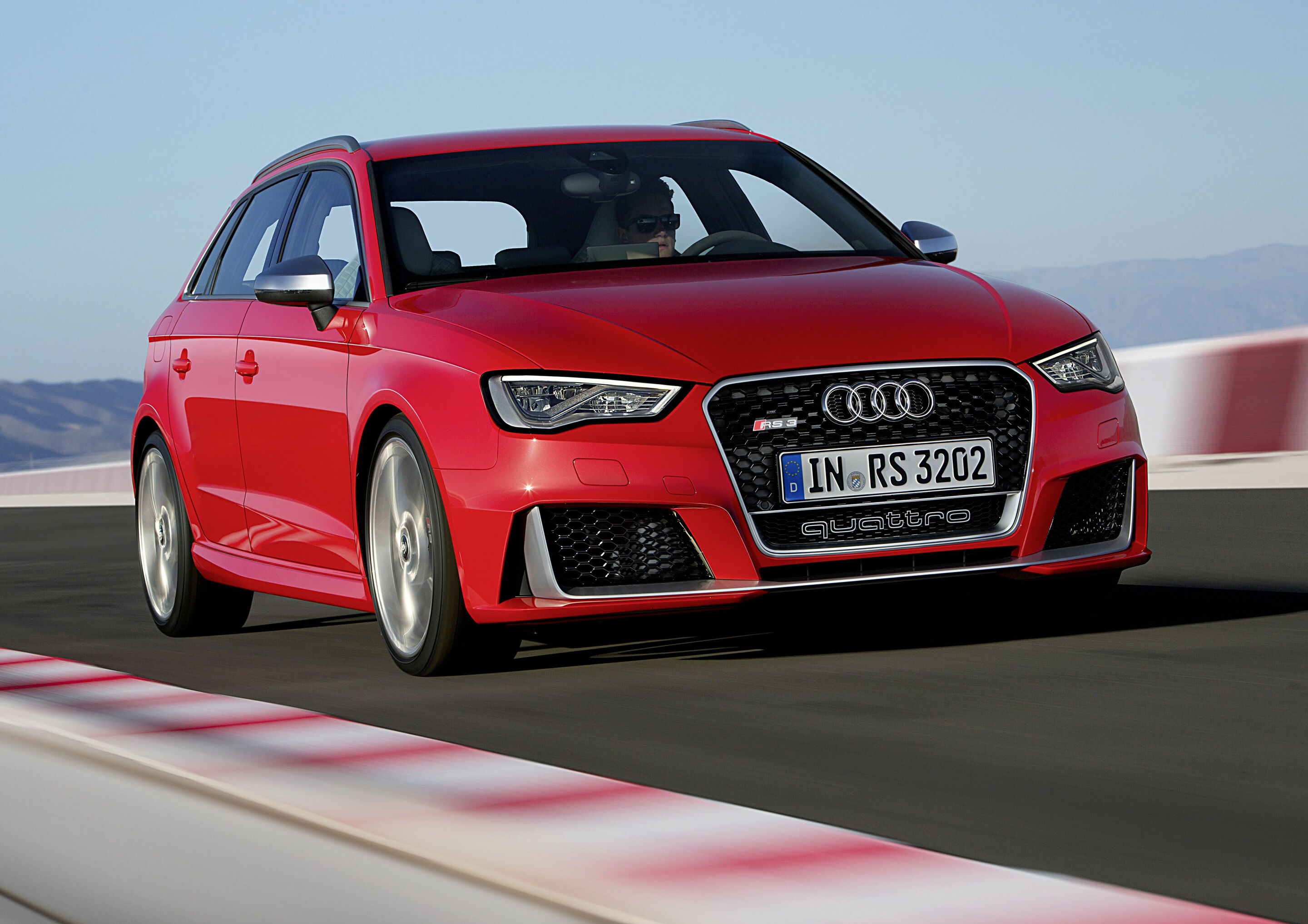 Audi RS 3 Sportback, model year 2015 - 2015: 2.5 TFSI with gasoline direct injection, turbocharger and intercooler:
In the summer of 2015, the second-generation RS 3 Sportback* appears – the most powerful car in the premium compact segment with an output...