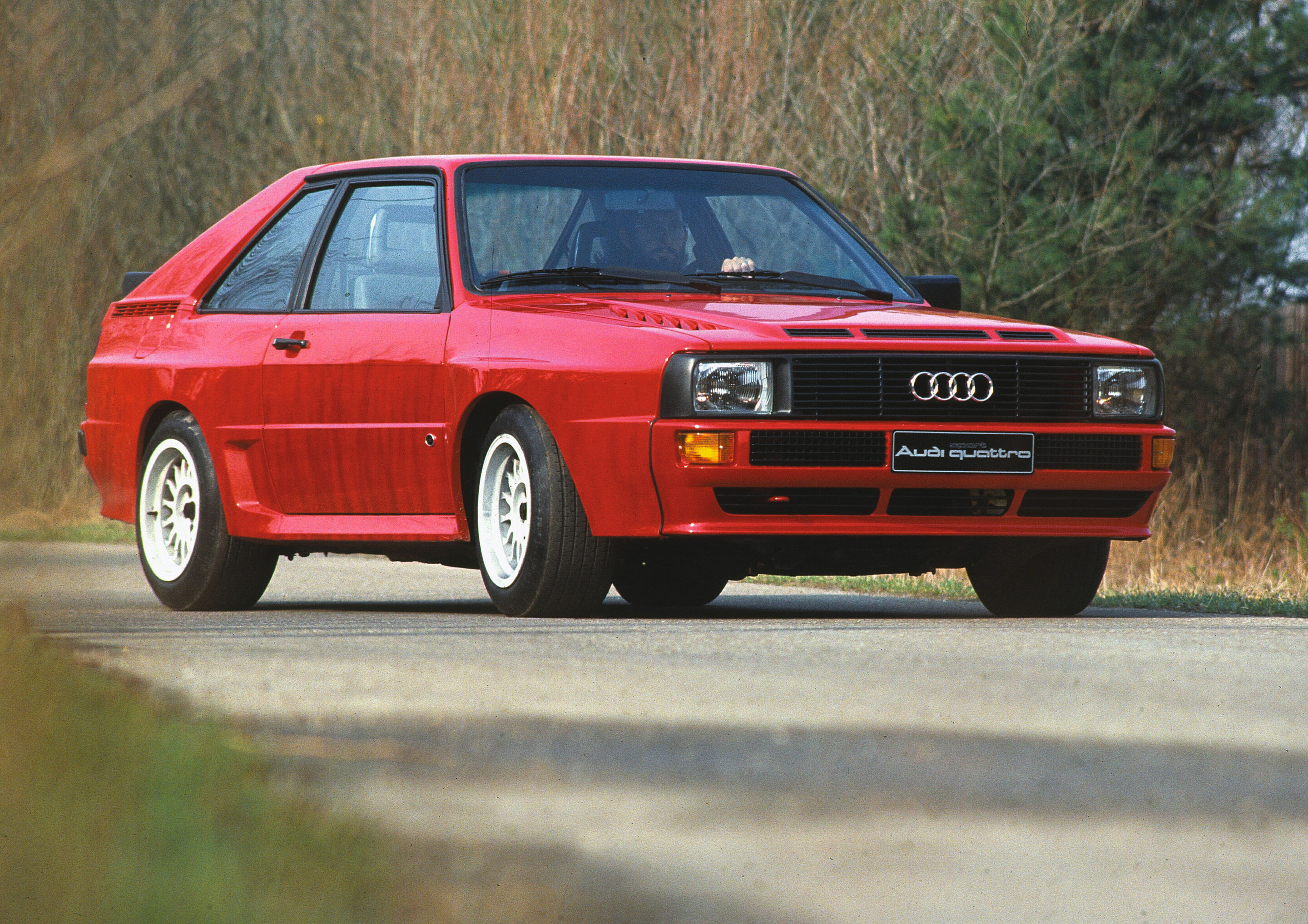 Audi Sport quattro (B2), Baujahr 1984 - 1983: Fünfzylinder-Benziner mit Vierventiltechnik, Abgas-Turboaufladung und Ladeluftkühlung:
Im September 1983 stellt Audi auf der Internationalen Automobilausstellung in Frankfurt am Main den Audi Sport quattro...