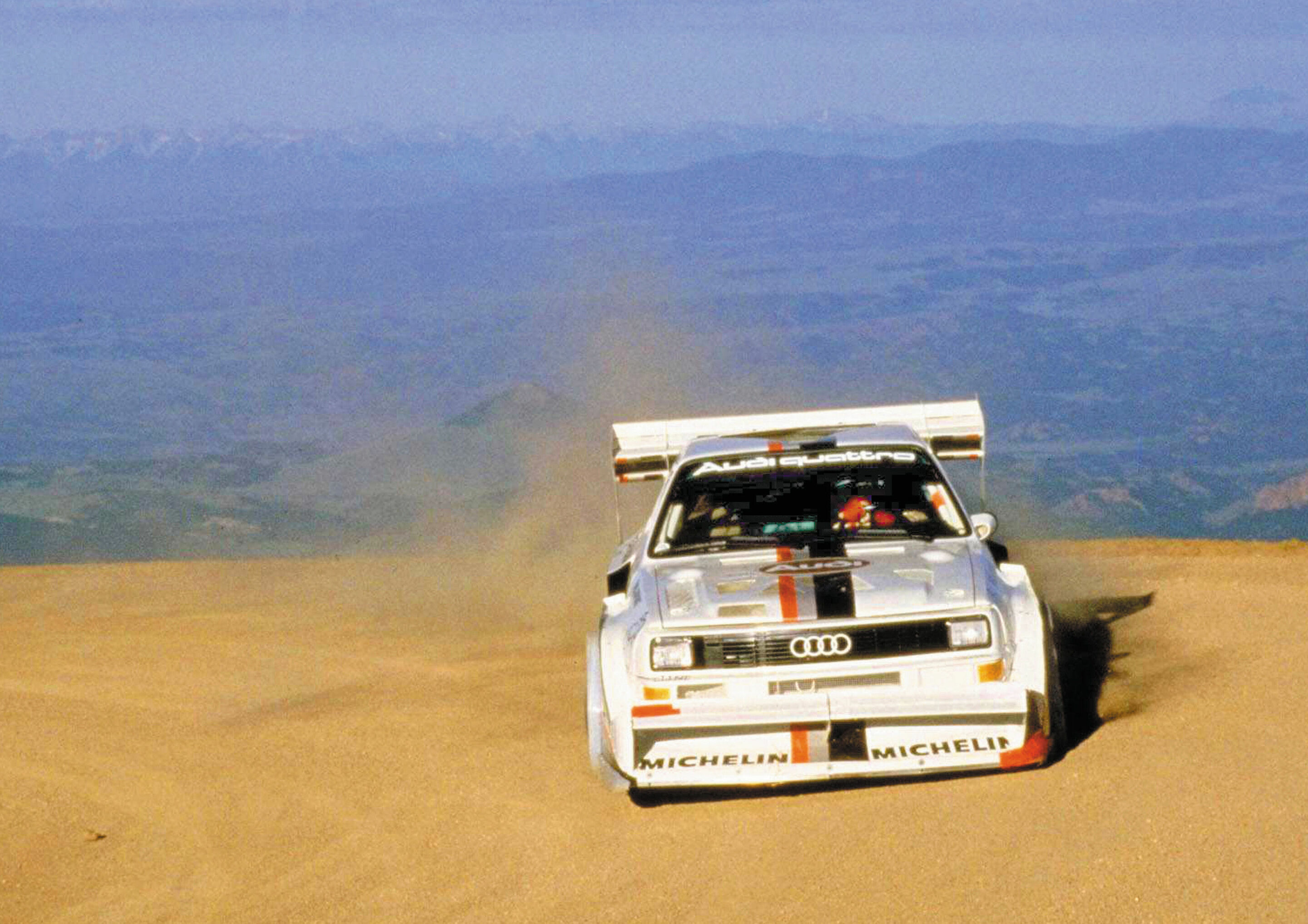 Audi Sport quattro S1 (E2), model year 1987 - 1987: world record at Pikes Peak with the Audi Sport quattro S1 (E2):
In 1987, Walter Röhrl wins the legendary Pikes Peak Hill Climb (USA) in the Audi Sport quattro S1 (E2), setting a new record. In 10 minutes...