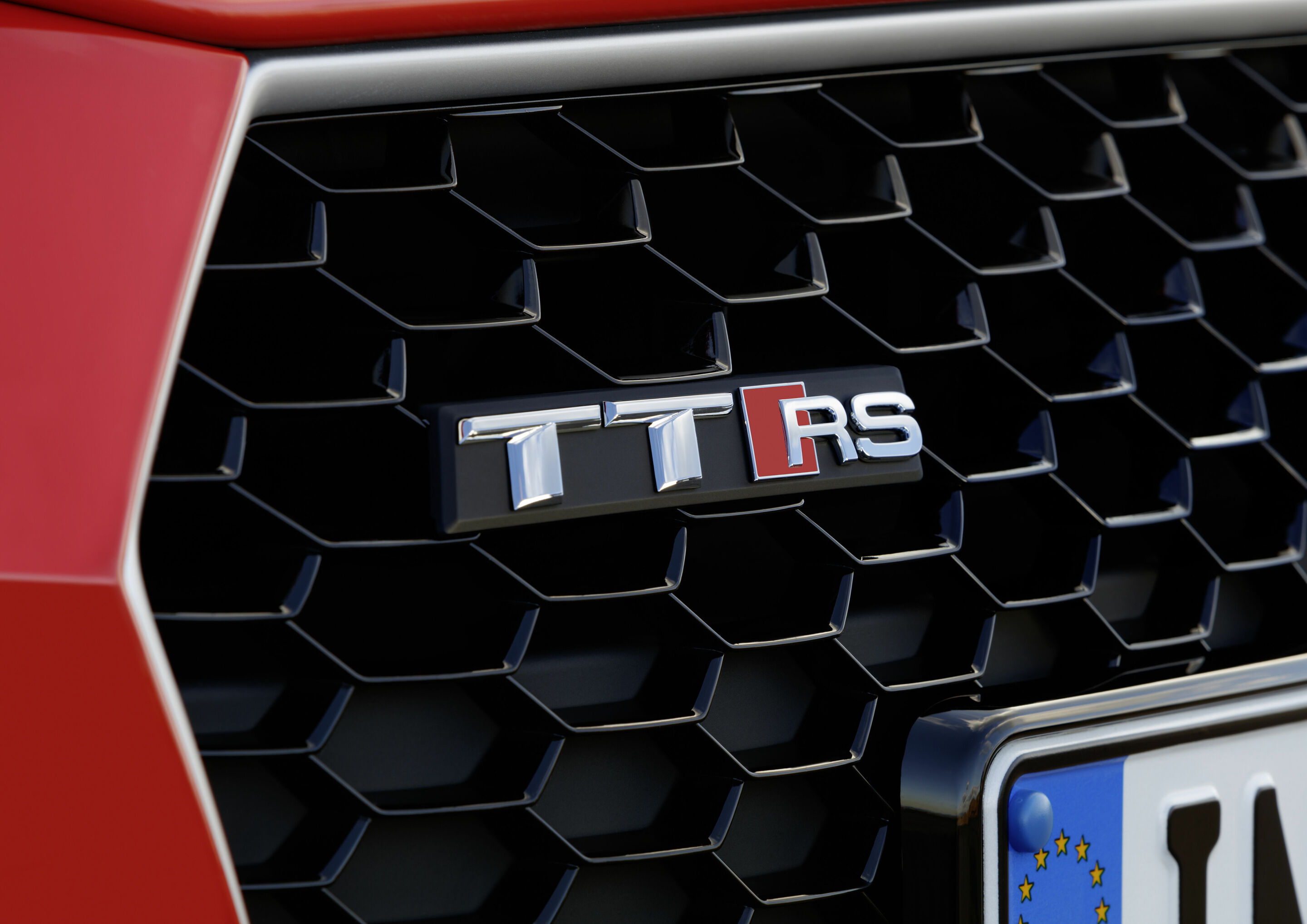 Audi TT RS Coupé - Detail, Farbe: Catalunyarot