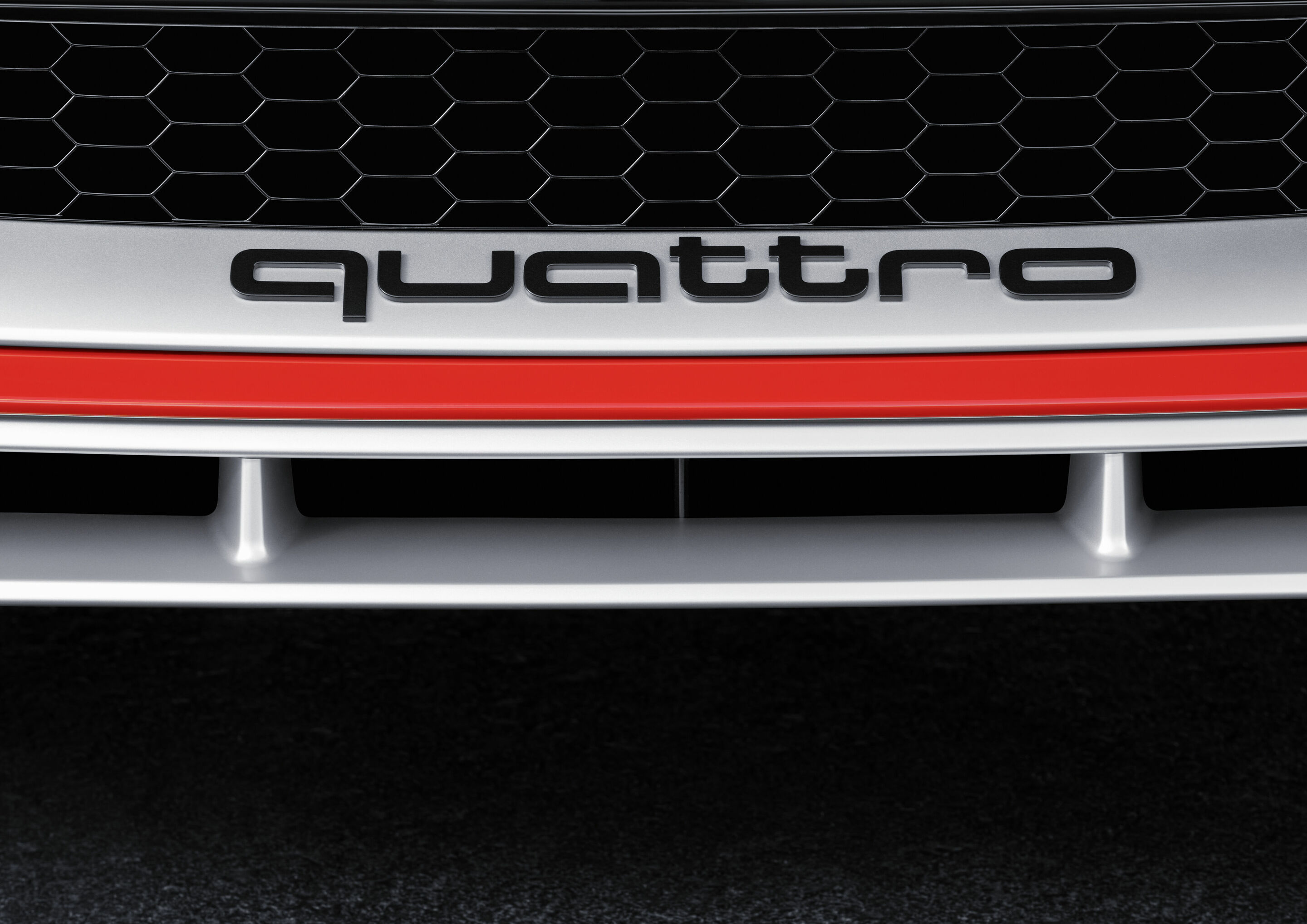 Audi TT RS Coupé - Detail, Farbe: Catalunyarot
