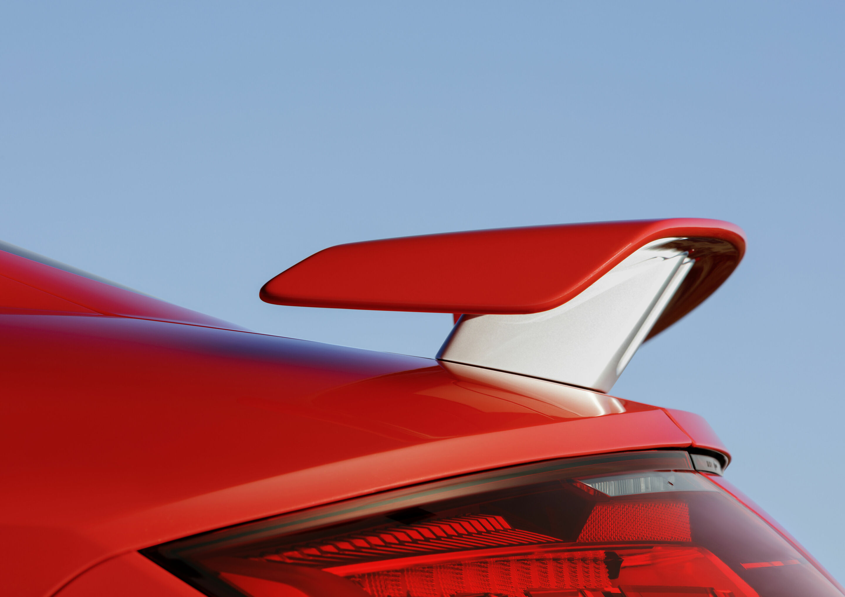 Audi TT RS Coupé - Detail, Farbe: Catalunyarot
