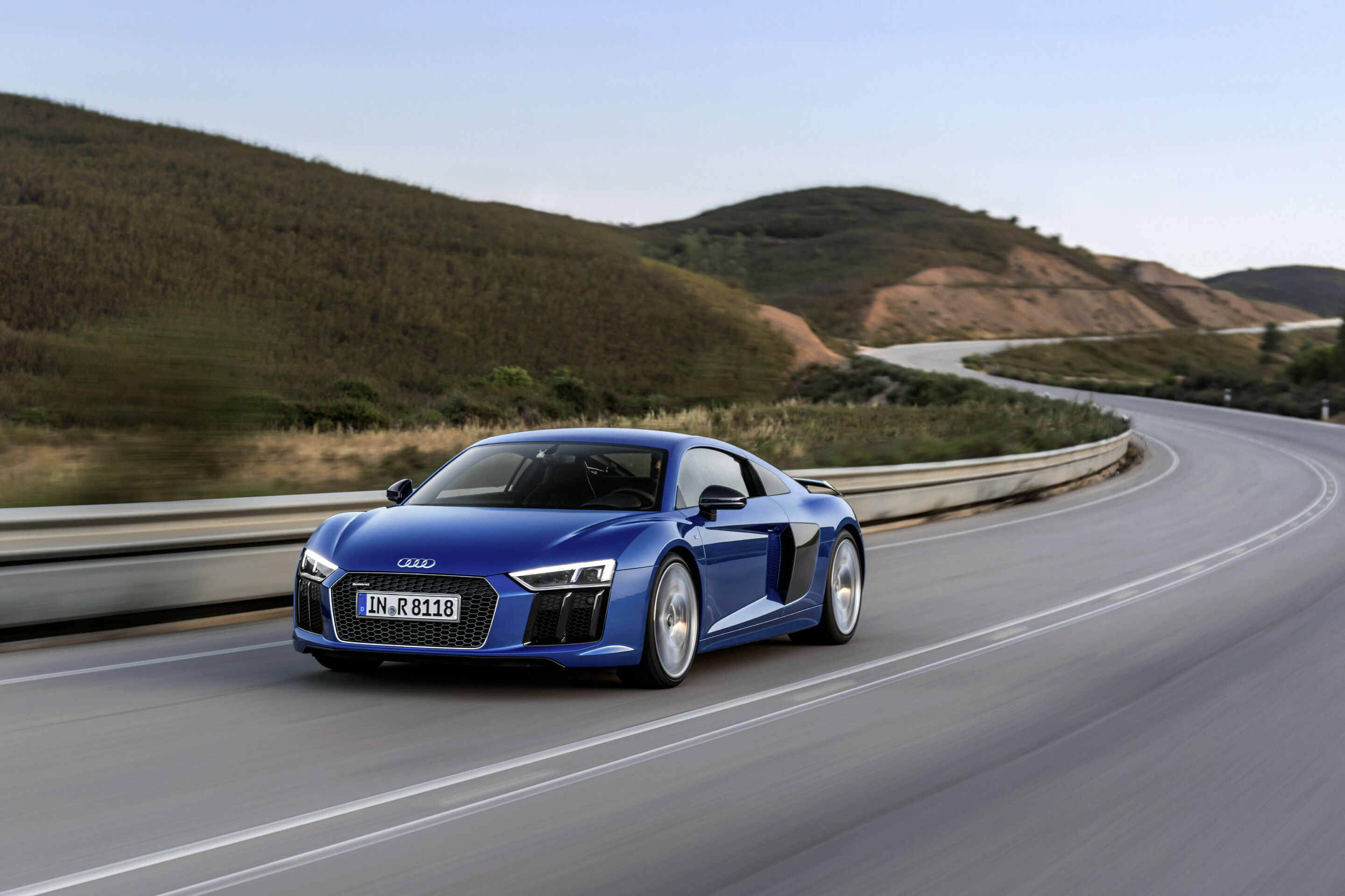 Audi R8 V10 plus - Fahraufnahme, Farbe: Arablau