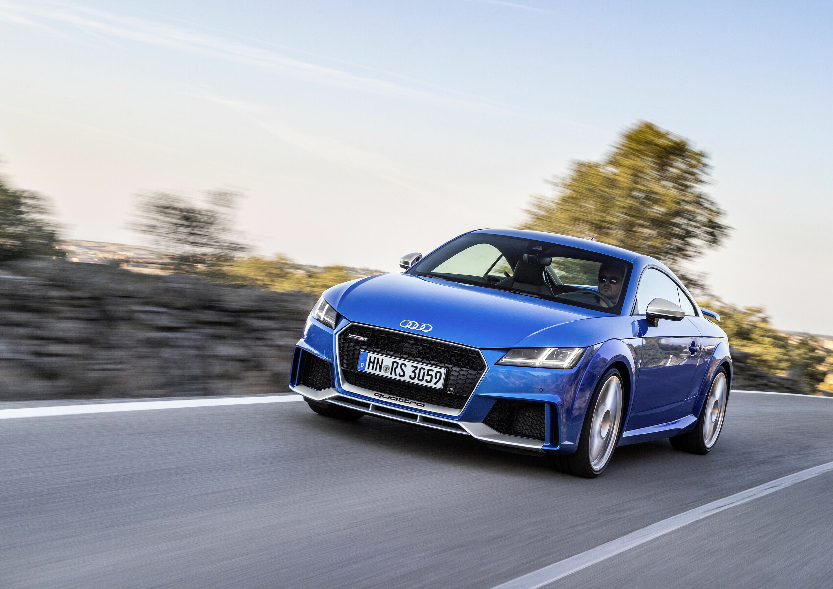 Audi TT RS Coupé - Fahraufnahme, Farbe: Arablau