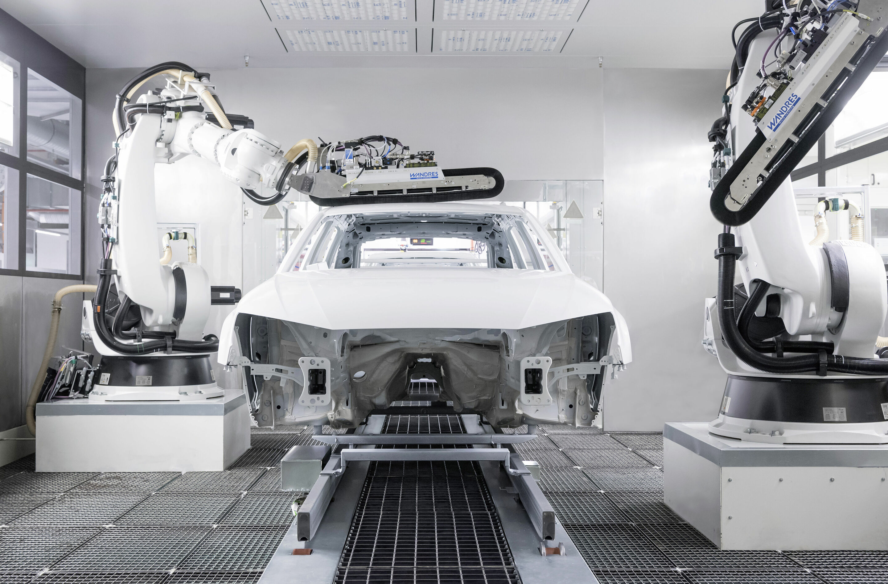Audi Ingolstadt: Audi A4/ A5 topcoat paint shop - Cleaning the car body with a sword brush