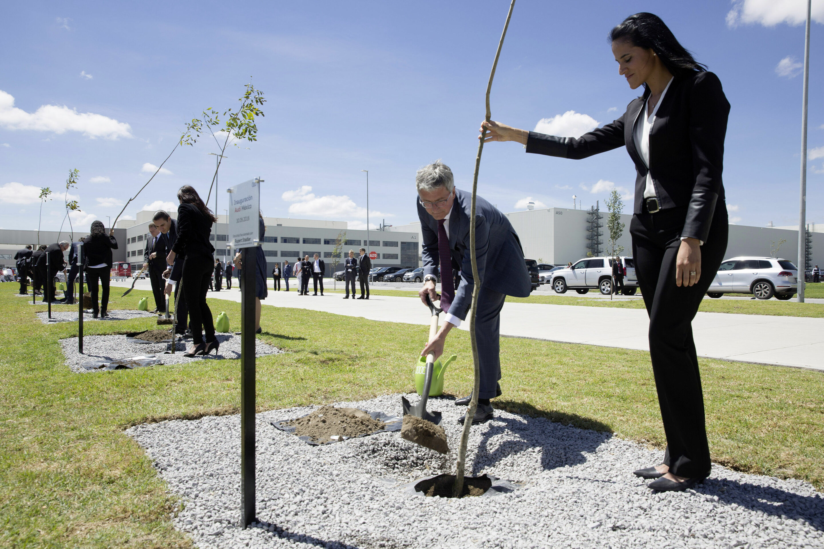 AUDI AG opens automobile plant in Mexico - Audi Mexiko: The members of the AUDI AG board and the board of management of Audi México plant trees together with politicians and Audi employees.© AUDI AG
