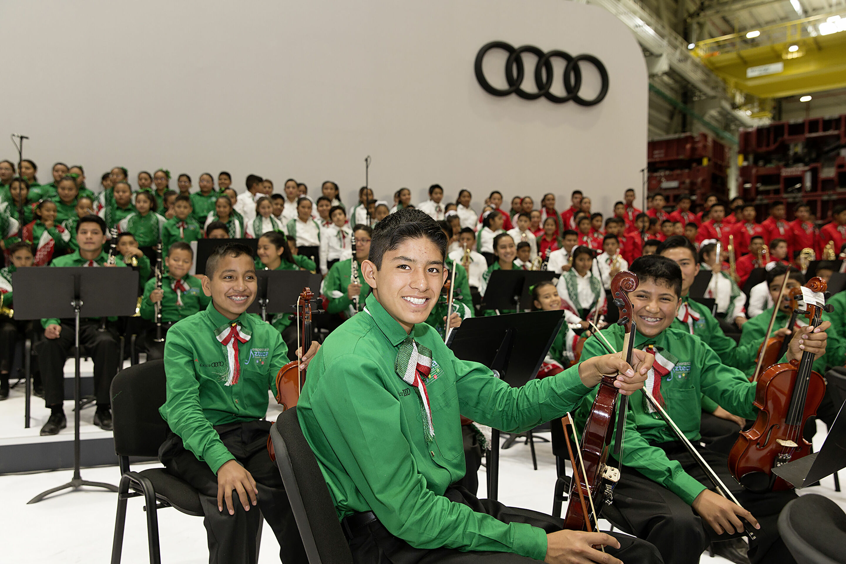 AUDI AG eröffnet Automobilwerk in Mexiko - Audi Mexiko: Während der Eröffnungsfeier in San José Chiapa spielte das Audi Orchester mit über 200 Kinder, die eine professionelle musikalische Ausbildung erhalten. © AUDI AG