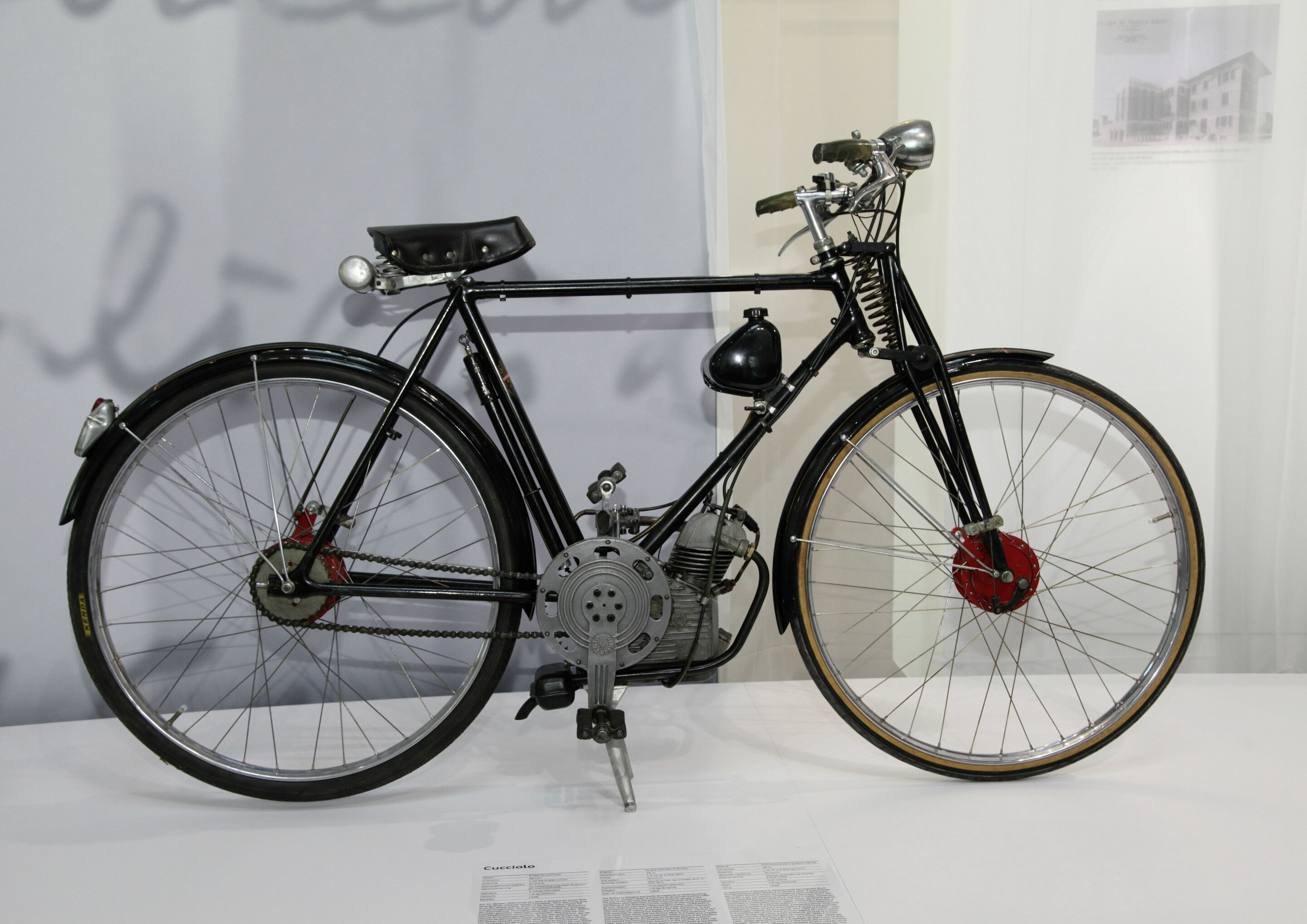 Ducati-Leidenschaft im Audi museum mobile - Ducati Hilfsmotor Cucciolo