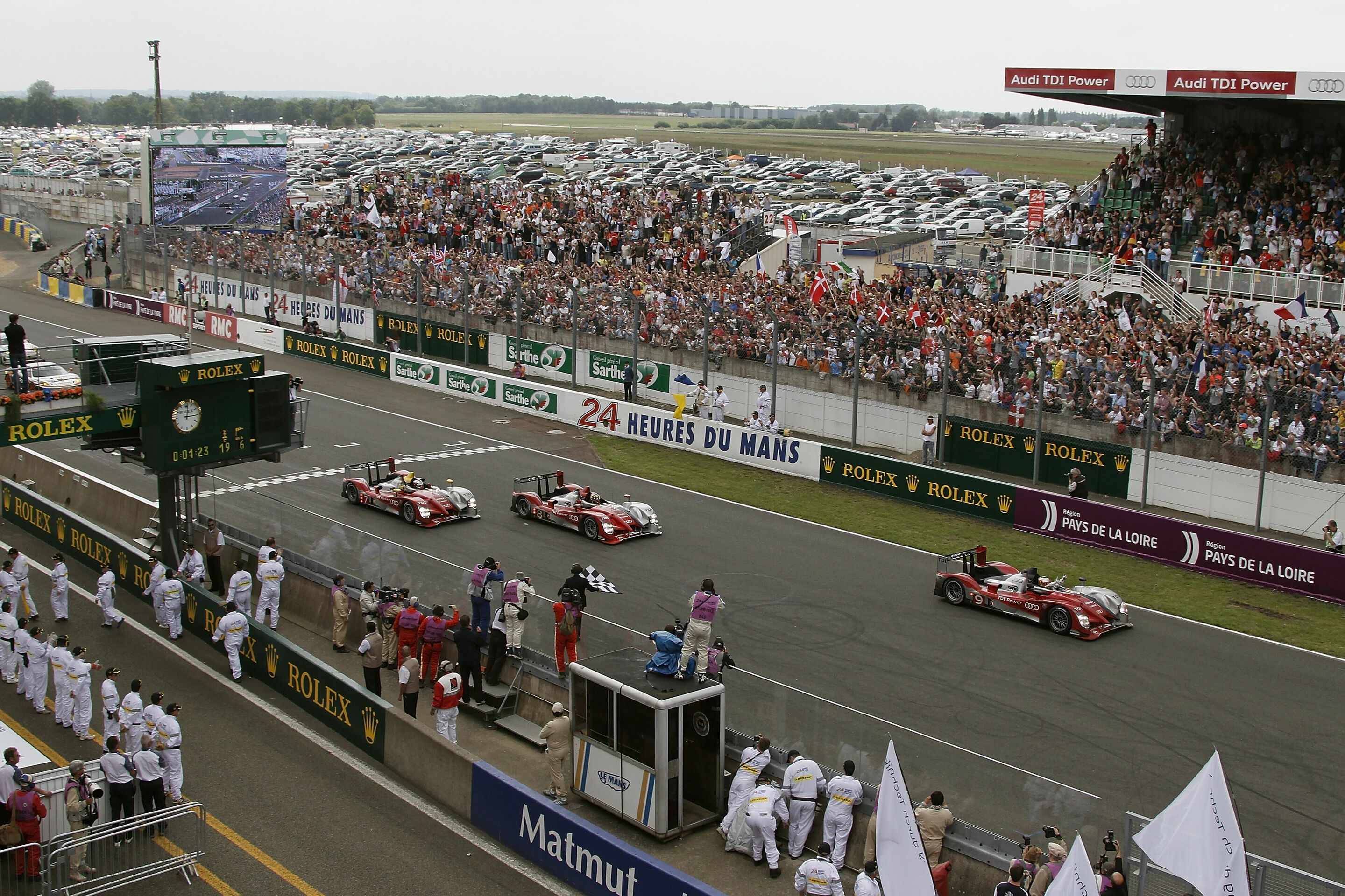 24h Le Mans 2010 - Platz eins bis drei und Distanzrekord für den Audi R15 TDI bei den 24h Le Mans 2010