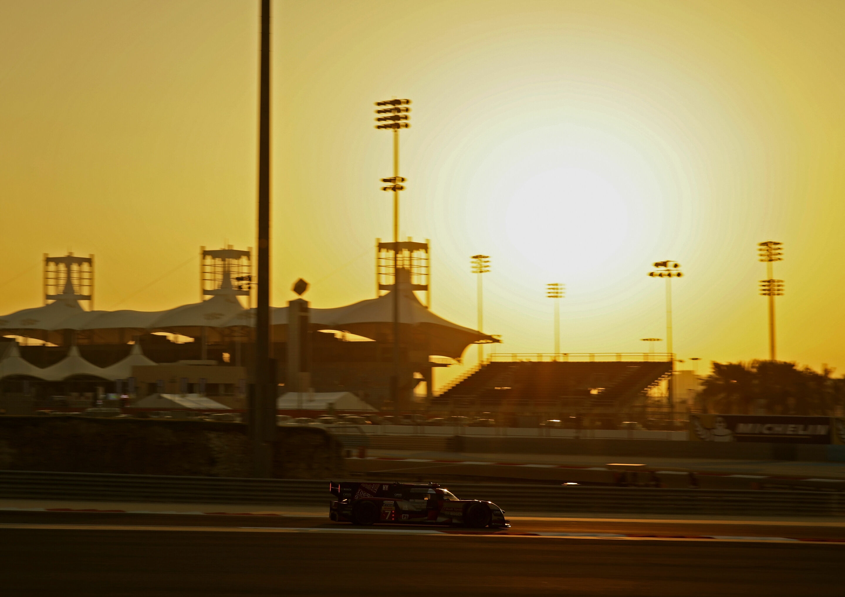 WEC Bahrain 2016 - Audi R18 (2016) #7 (Audi Sport Team Joest), Marcel Fässler, André Lotterer, Benoît Tréluyer