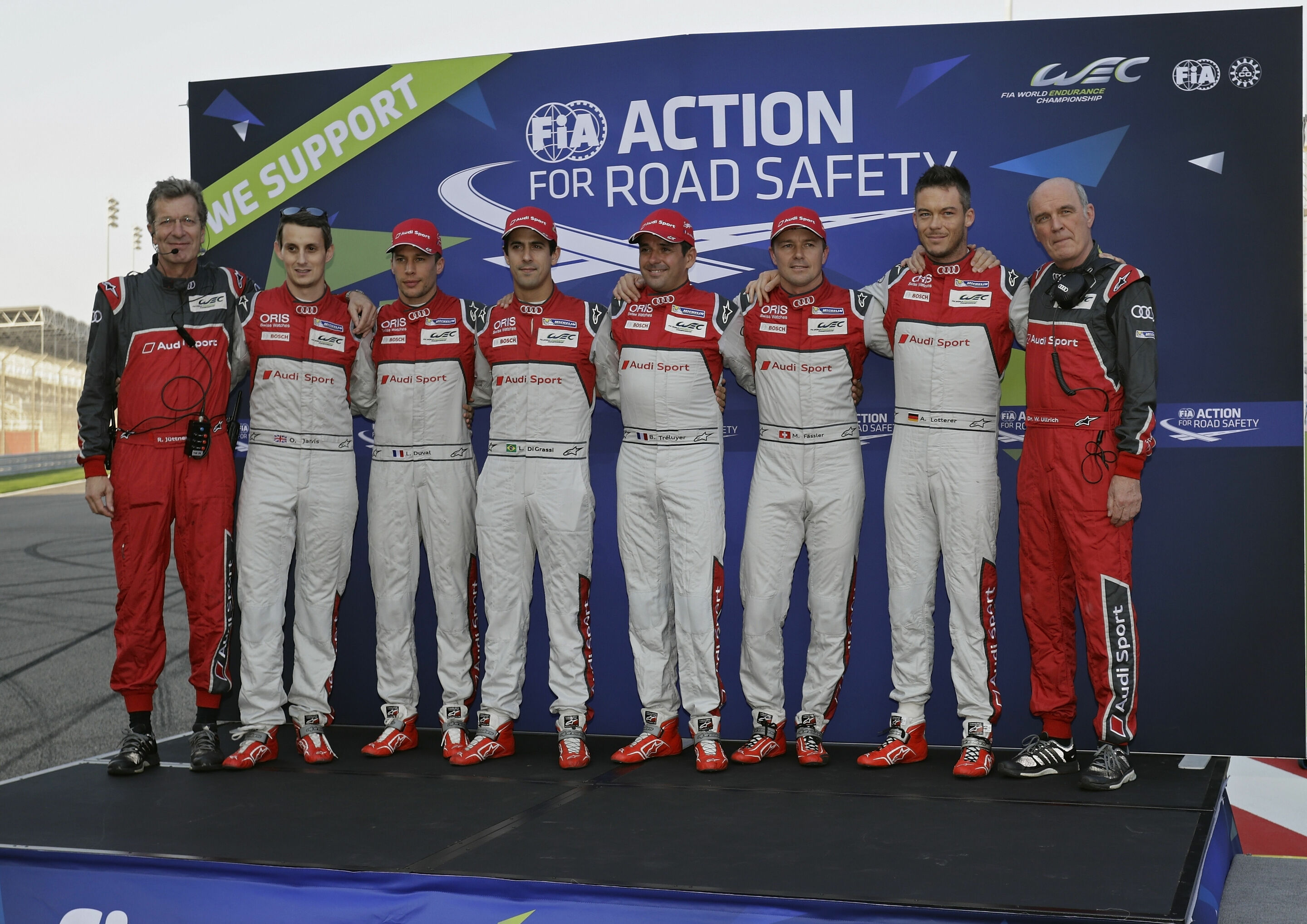 WEC Bahrain 2016 - Ralf Jüttner, Oliver Jarvis, Loïc Duval, Lucas di Grassi, Benoît Tréluyer, Marcel Fässler, André Lotterer, Dr. Wolfgang Ullrich