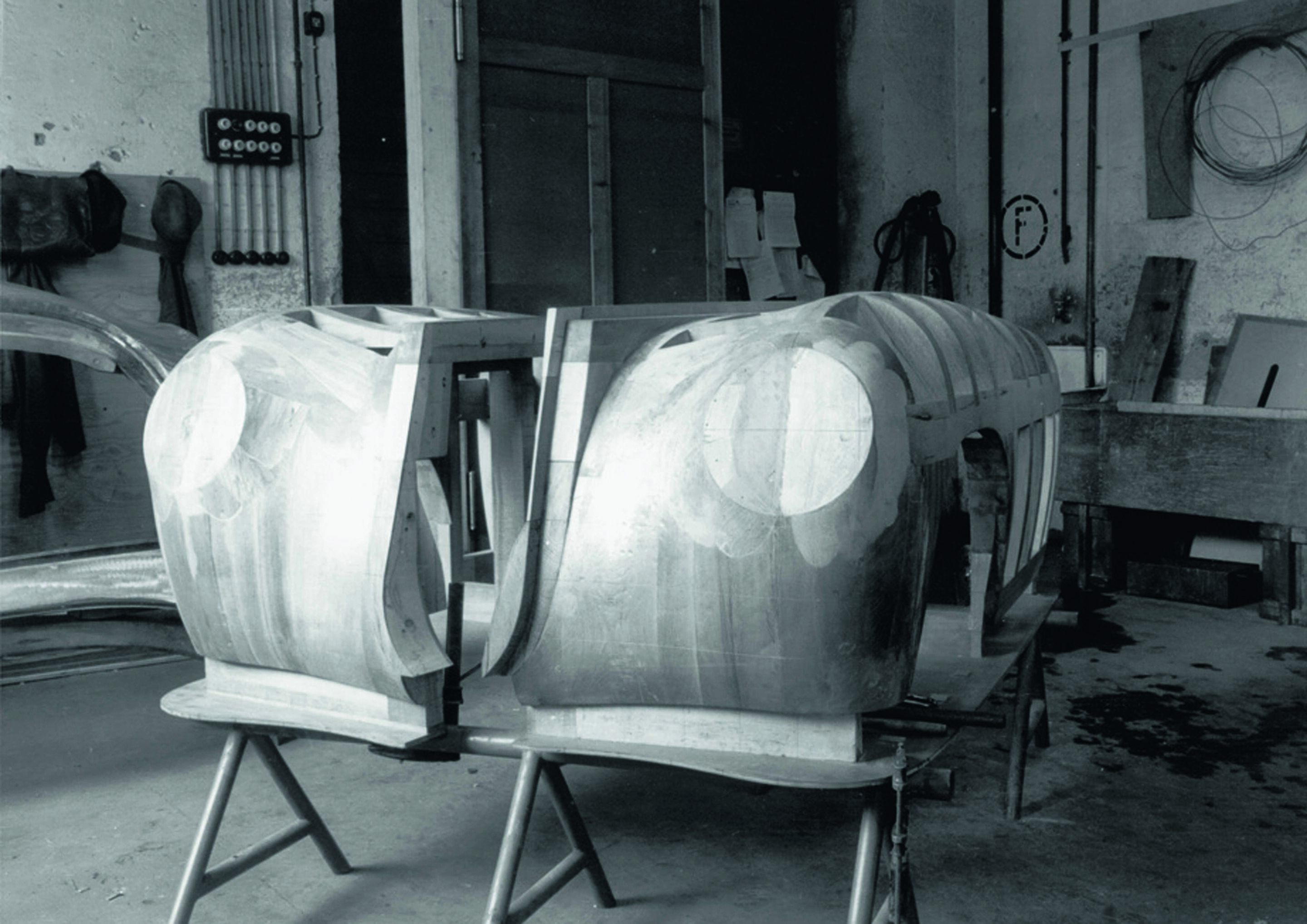 Jubiläumsmagazin Historie - Der letzte Horch: In jedem Kotflügel steckte eine Woche Klopfarbeit