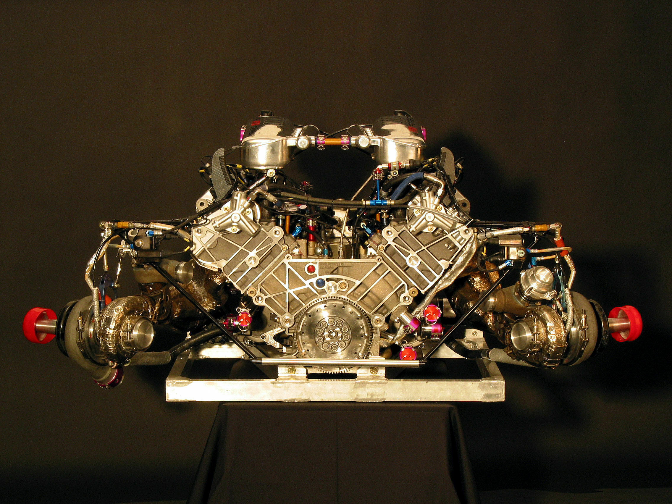 LMP 2001 - Der Audi V8 TFSI-Motor