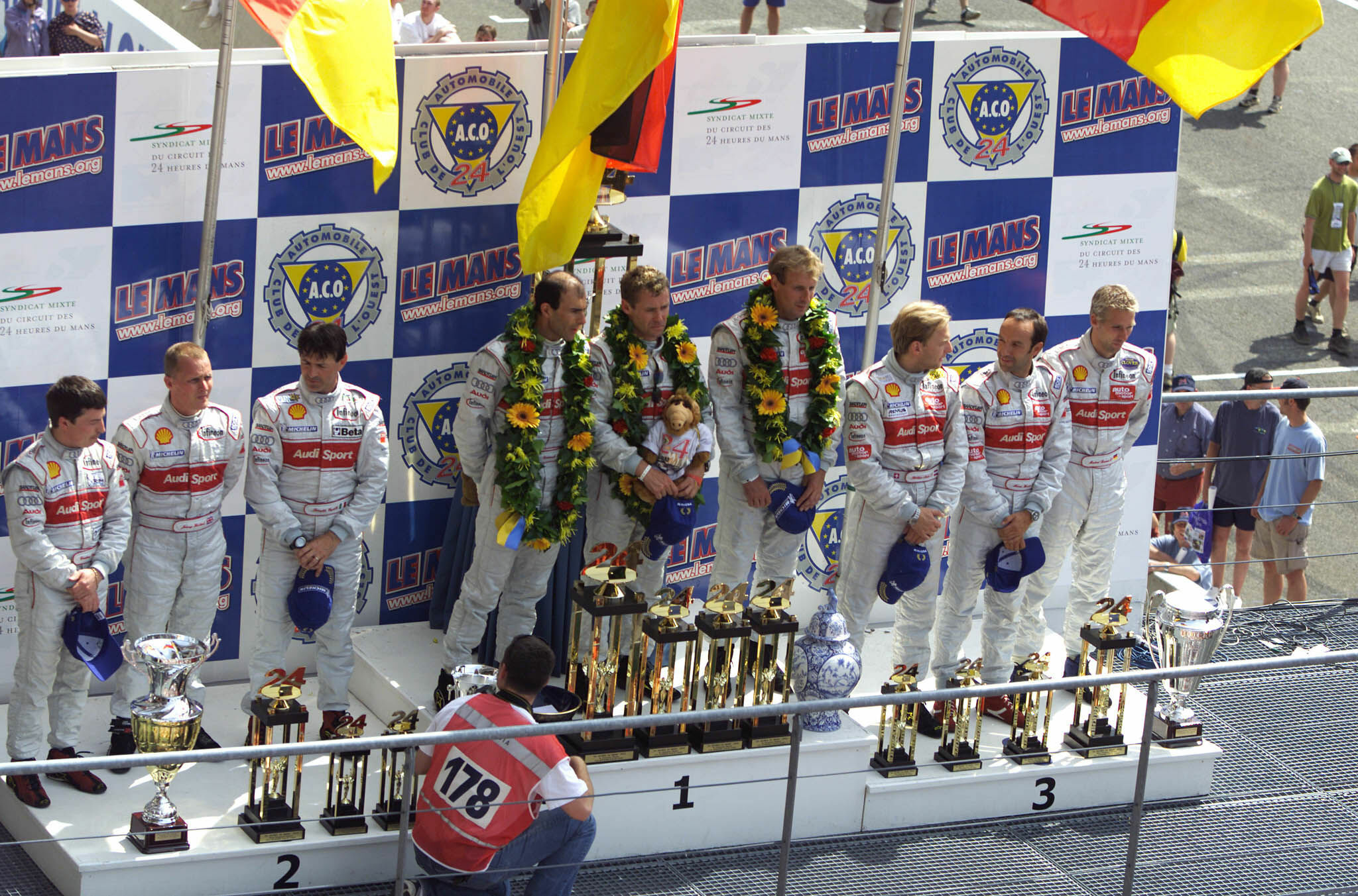 24h Le Mans 2002 - Christian Pescatori, Johnny Herbert, Rinaldo Capello, Emanuele Pirro, Tom Kristensen, Frank Biela, Philipp Peter, Marco Werner, Michael Krumm