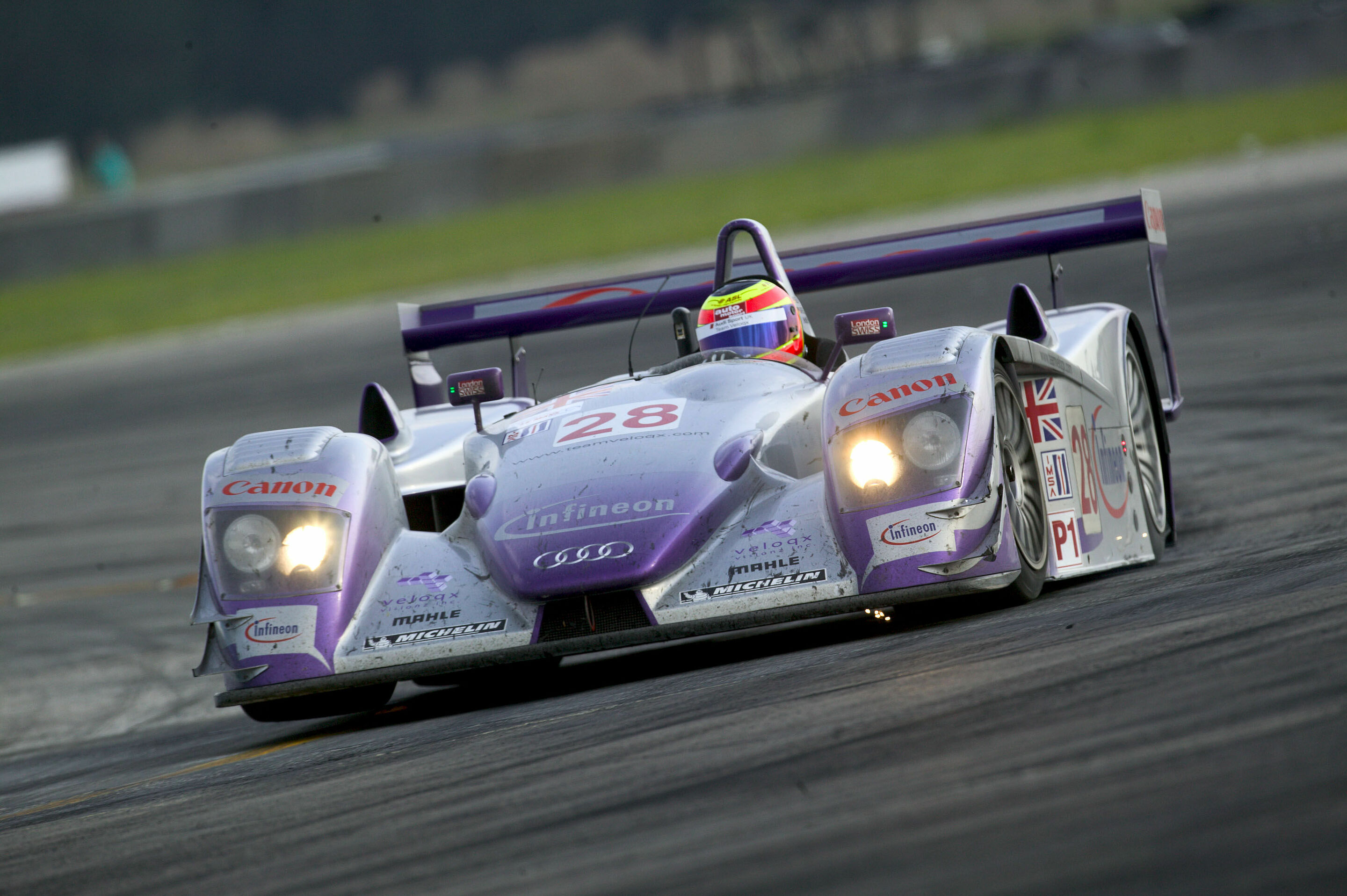 12h Sebring 2004 - Audi R8 #28 (Audi Sport UK Team Veloqx), Pierre Kaffer
