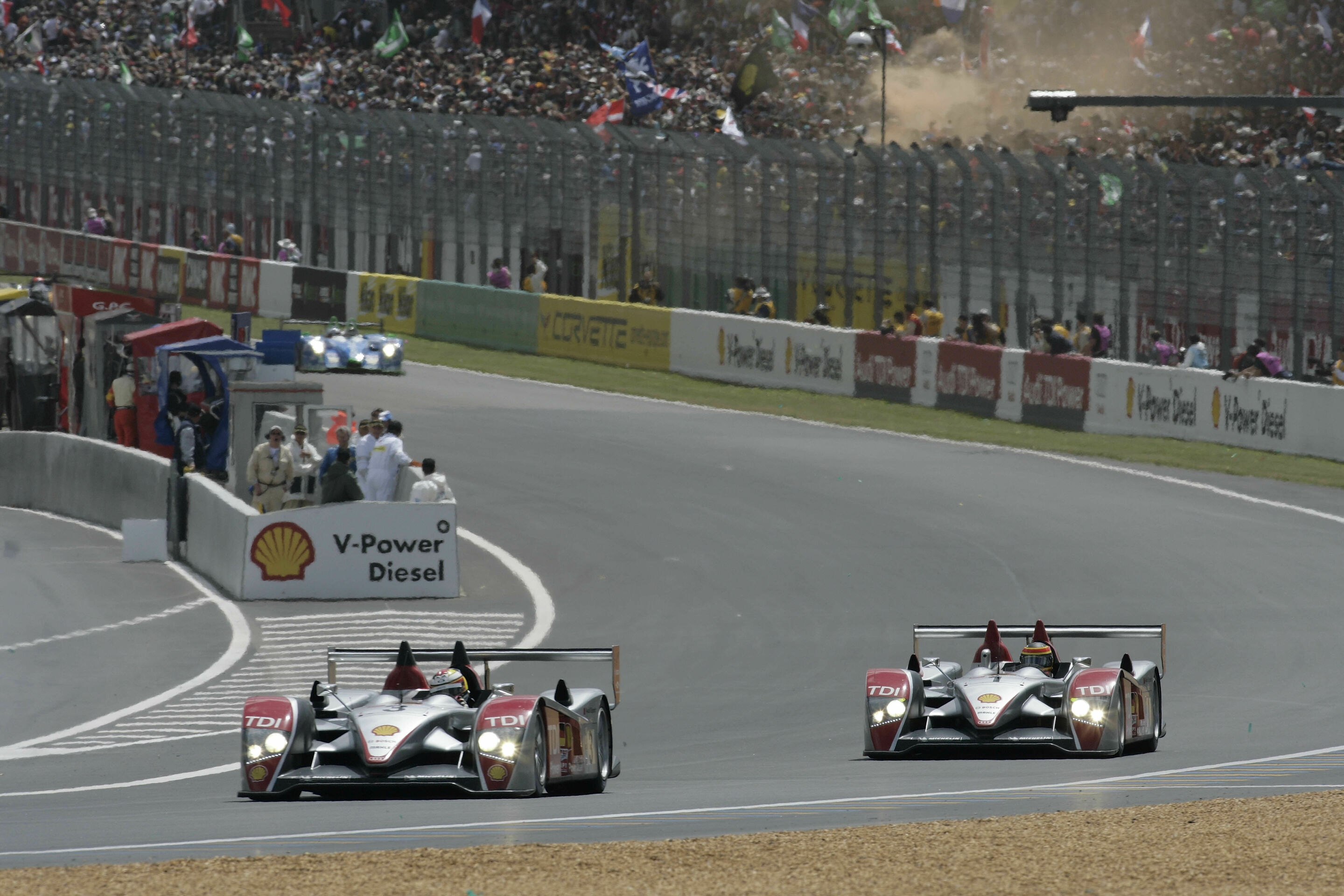 24h Le Mans 2007 - Audi R10 TDI #3 (Audi Sport Team Joest), Mike Rockenfeller; Audi R10 TDI #1 (Audi Sport Team Joest), Frank Biela