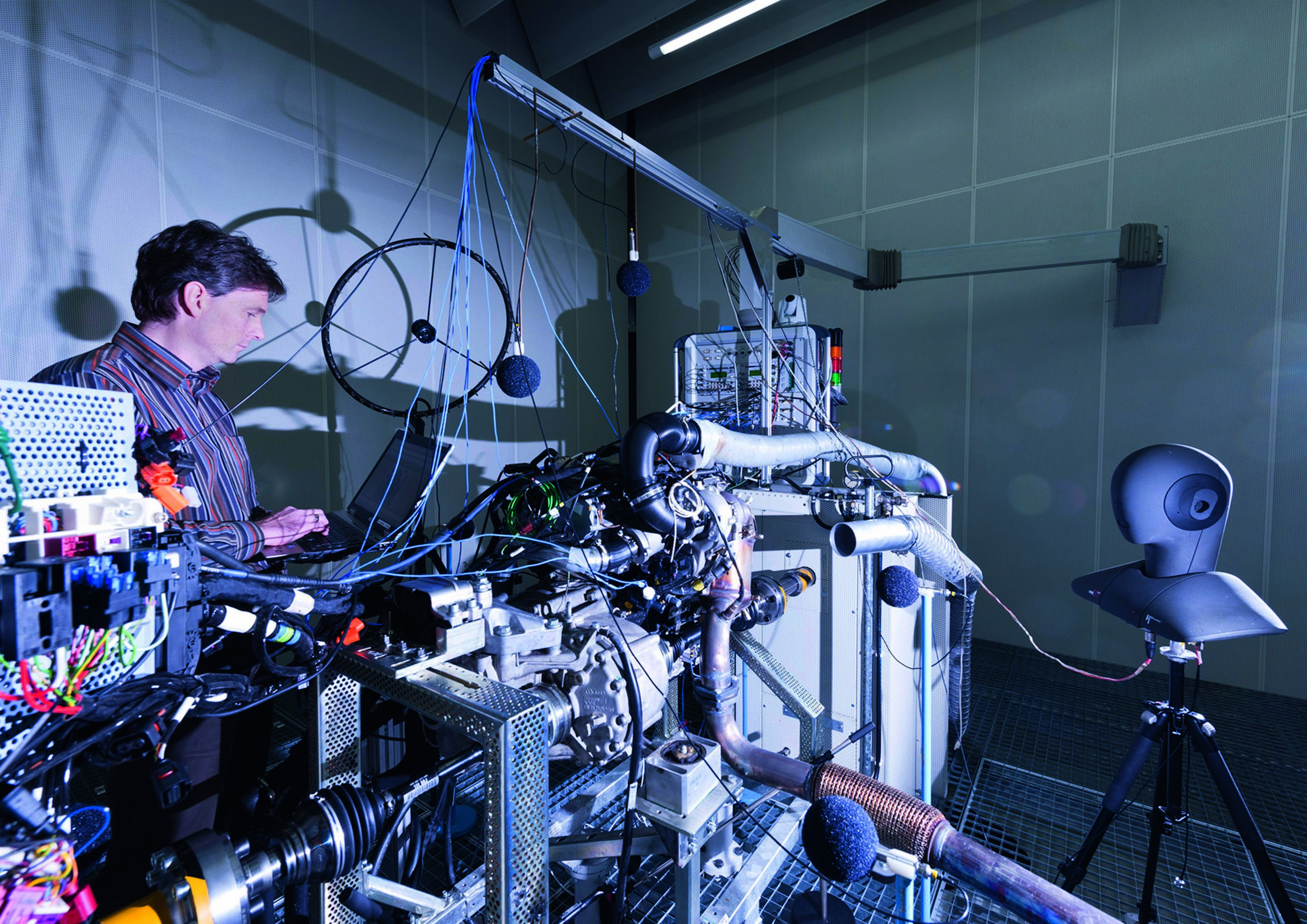 Vorsprung durch Technik: Innovation by Audi - An acoustic camera is used on the engine test rig of the AUDI AG Sound Design department to detect acoustically conspicuous engine sections.