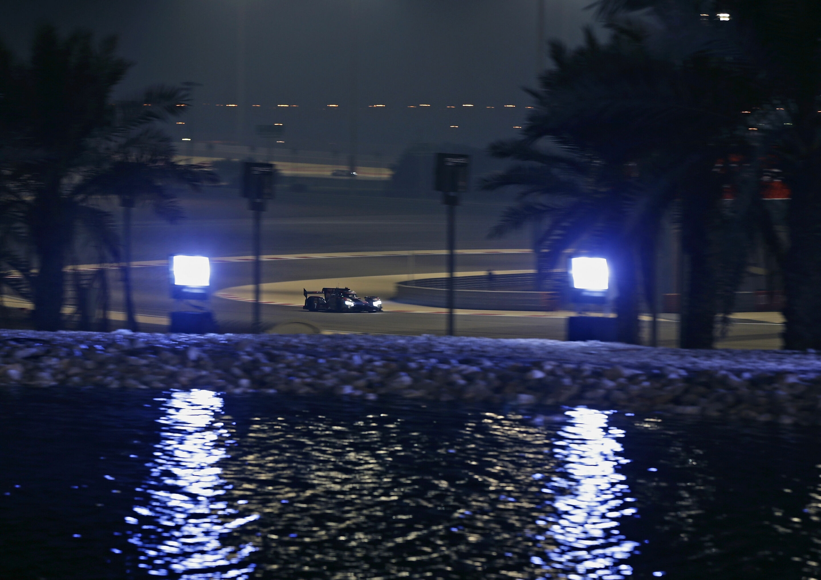 WEC Bahrain 2016 - Audi R18 (2016) #7 (Audi Sport Team Joest), Marcel Fässler, André Lotterer, Benoît Tréluyer