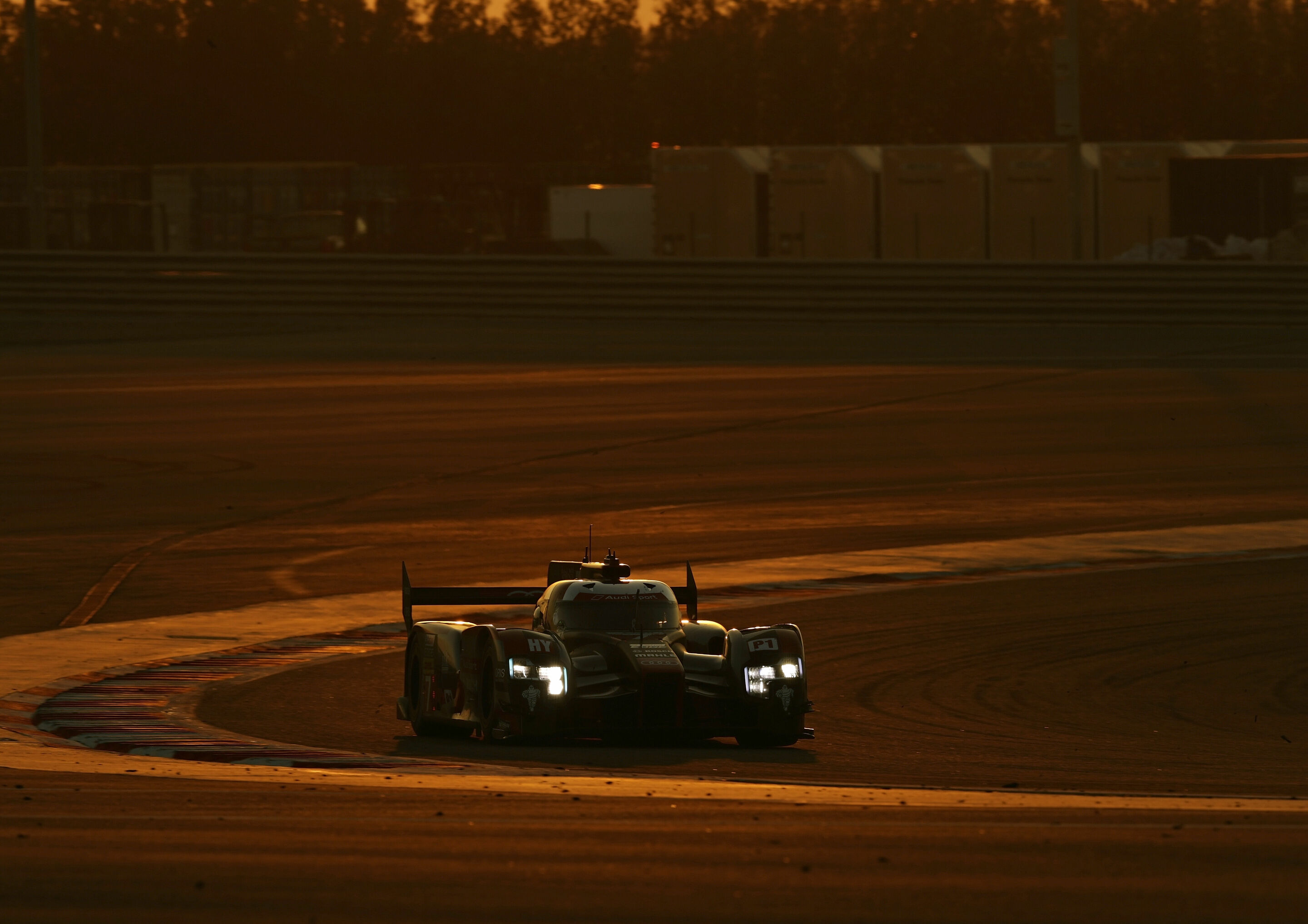 WEC Bahrain 2016 - Audi R18 (2016) #7 (Audi Sport Team Joest), Marcel Fässler, André Lotterer, Benoît Tréluyer