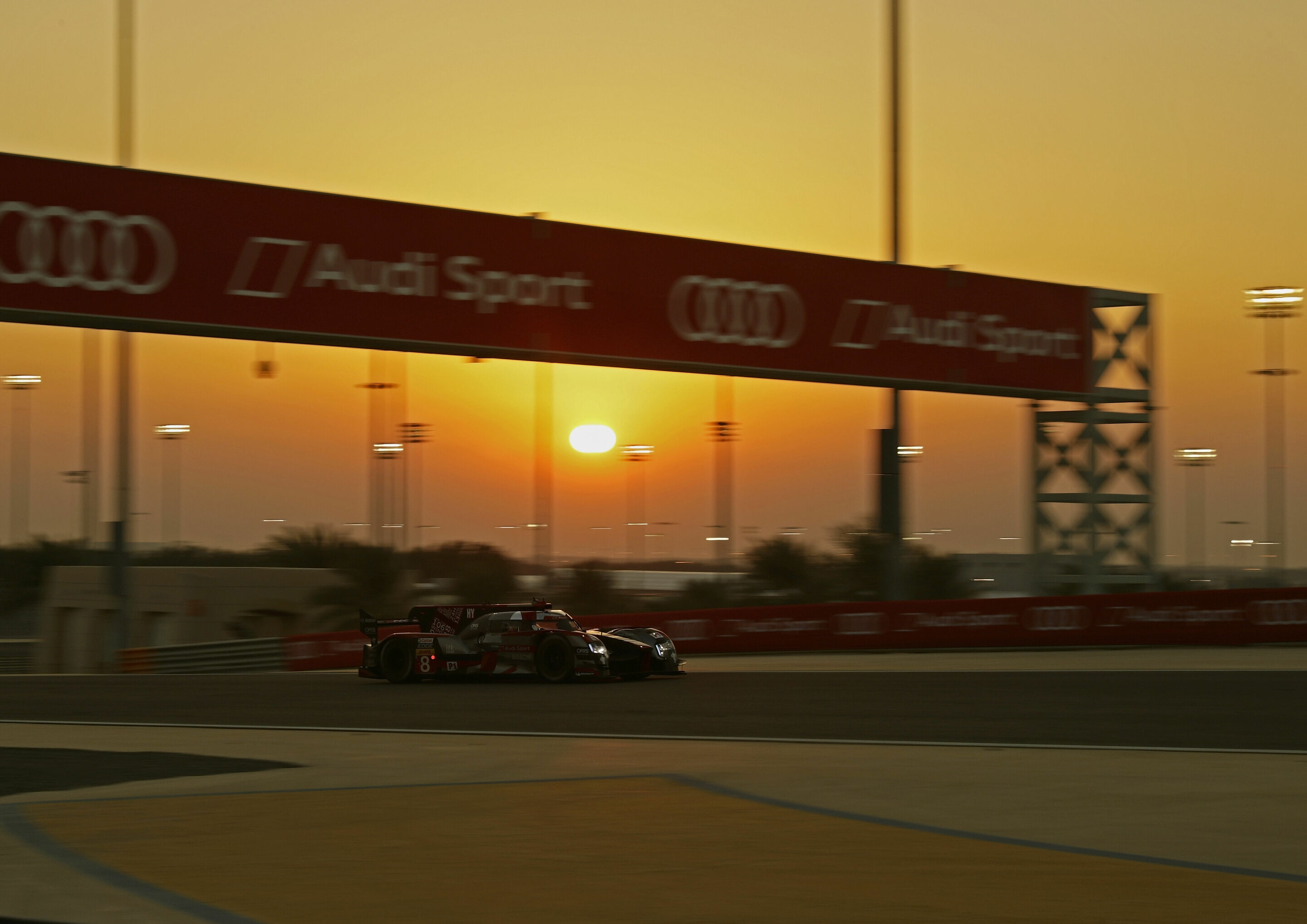 WEC Bahrain 2016 - Audi R18 (2016) #8 (Audi Sport Team Joest), Lucas di Grassi, Loïc Duval, Oliver Jarvis