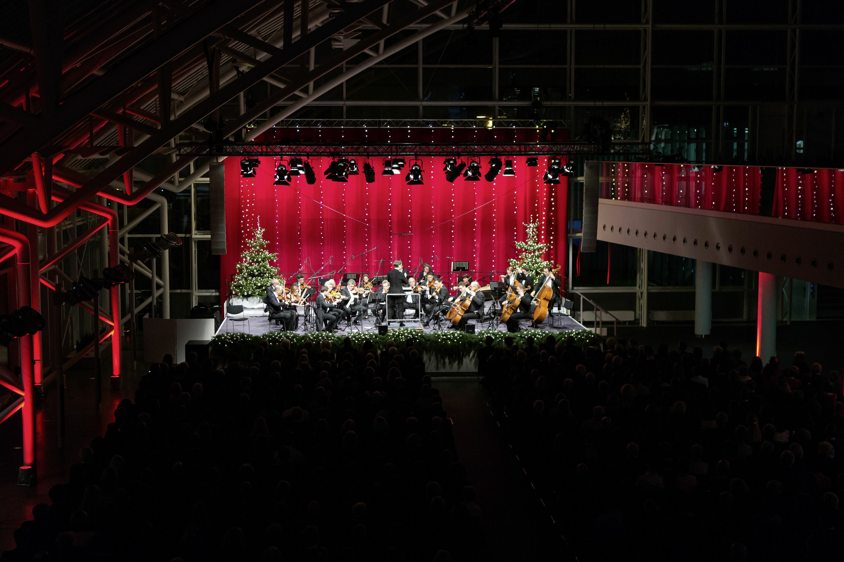 Audi Weihnachtskonzert am 16.12.2016 - Audi Weihnachtskonzert am 16.12.2016 mit Chen Reiss, Michael Nagy und dem Georgischen Kammerorchester Ingolstadt unter der Leitung von Evan Christ