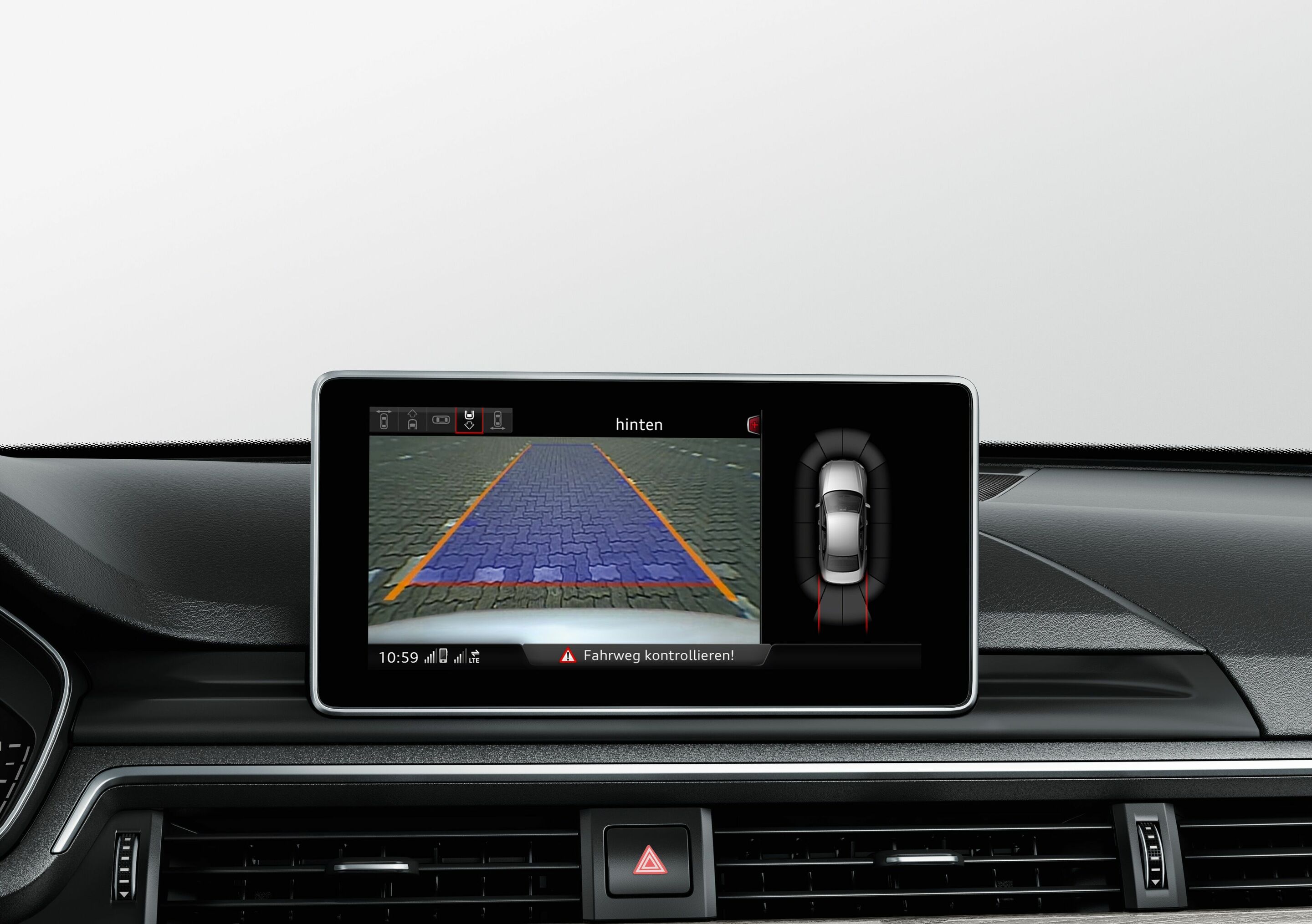 Rückfahrkamera - Die Rückfahrkamera erleichtert das Rangieren durch Darstellung des Bereichs hinter dem Fahrzeug im MMI-Display.
