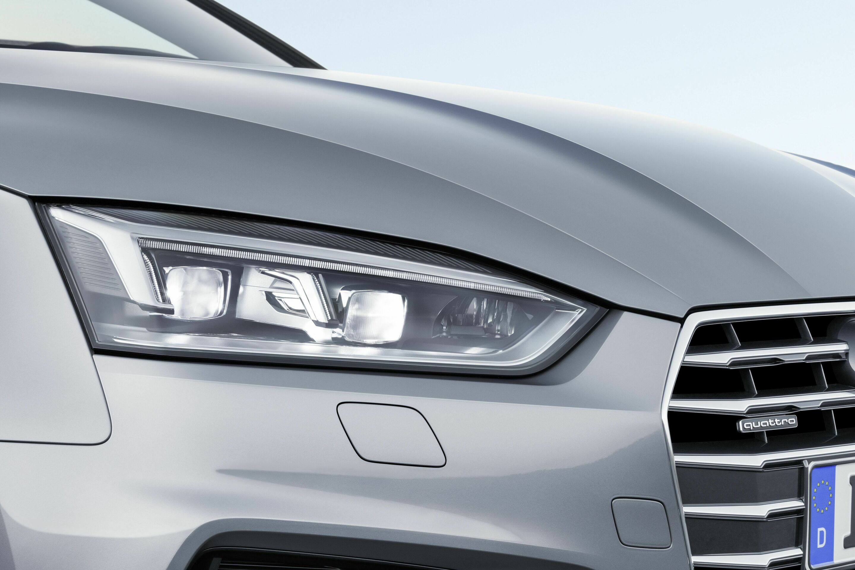 Matrix LED-Scheinwerfer Audi A5 - Die Matrix LED-Scheinwerfer erzeugen das Fernlicht mit kleinen Leuchtdioden, die modellabhängig in gemeinsamen Reflektoren oder Linsen gebündelt sind.