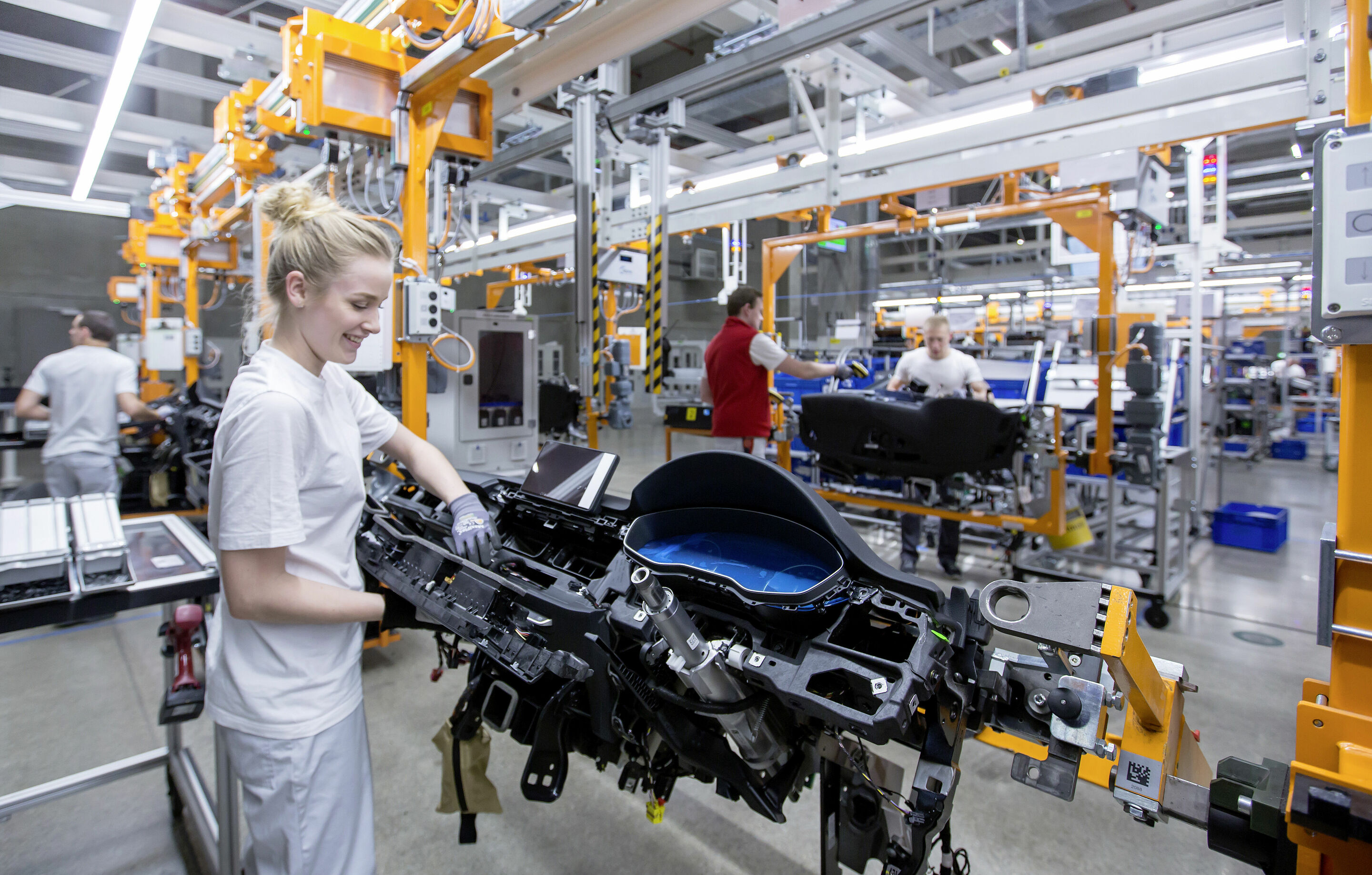 Logistikhalle und Vormontagezentrum (Halle B) im Güterverkehrszentrum (GVZ) Ingolstadt - In der Halle B im Güterverkehrszentrum (GVZ) Ingolstadt sind Logistik und Produktion unter einem Dach – ein Idealfall, um effizienten und nachhaltigen Prozessen gerecht...