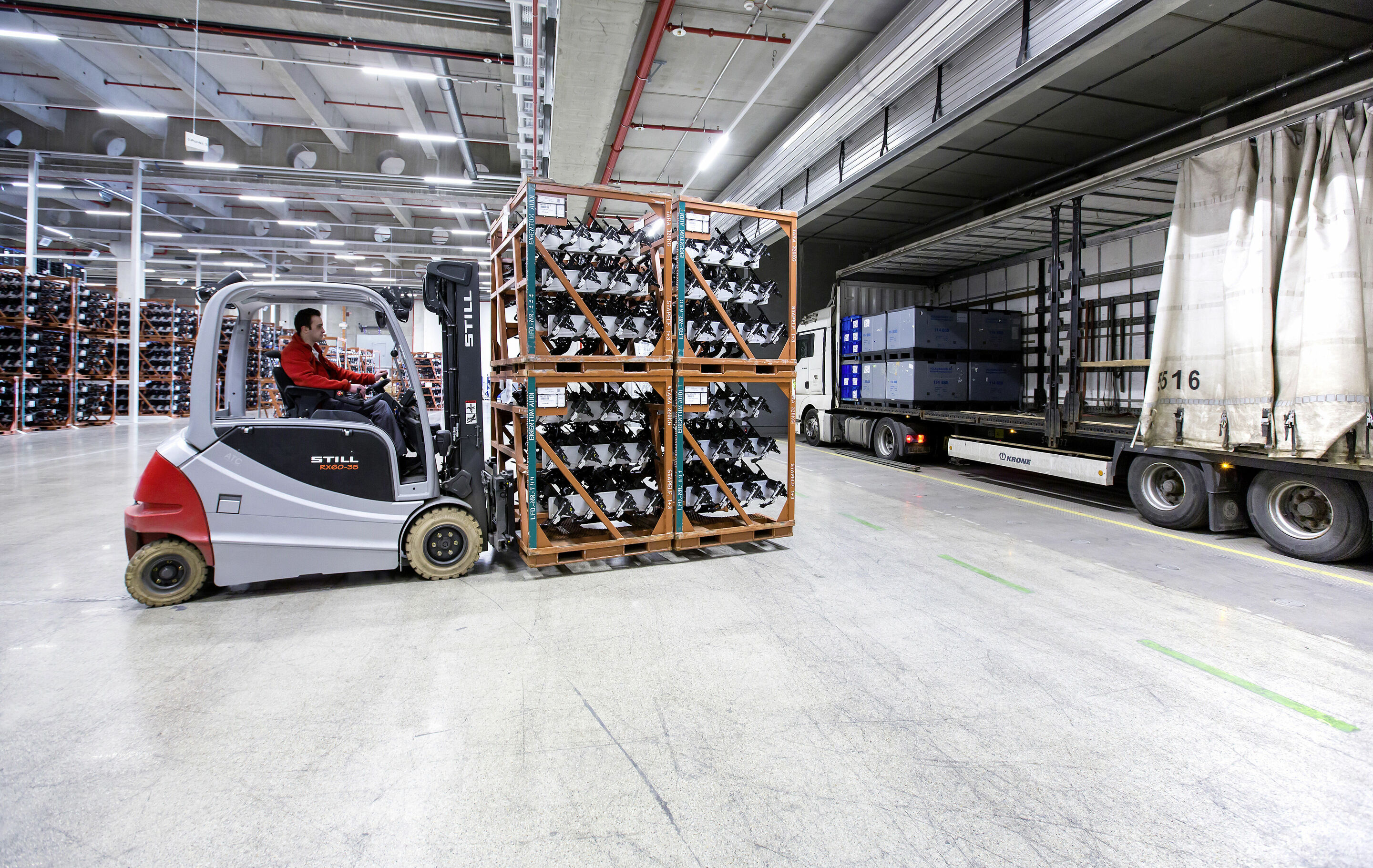 Logistikhalle und Vormontagezentrum (Halle B) im Güterverkehrszentrum (GVZ) Ingolstadt - In der Halle B im Güterverkehrszentrum (GVZ) Ingolstadt sind Logistik und Produktion unter einem Dach – ein Idealfall, um effizienten und nachhaltigen Prozessen gerecht...