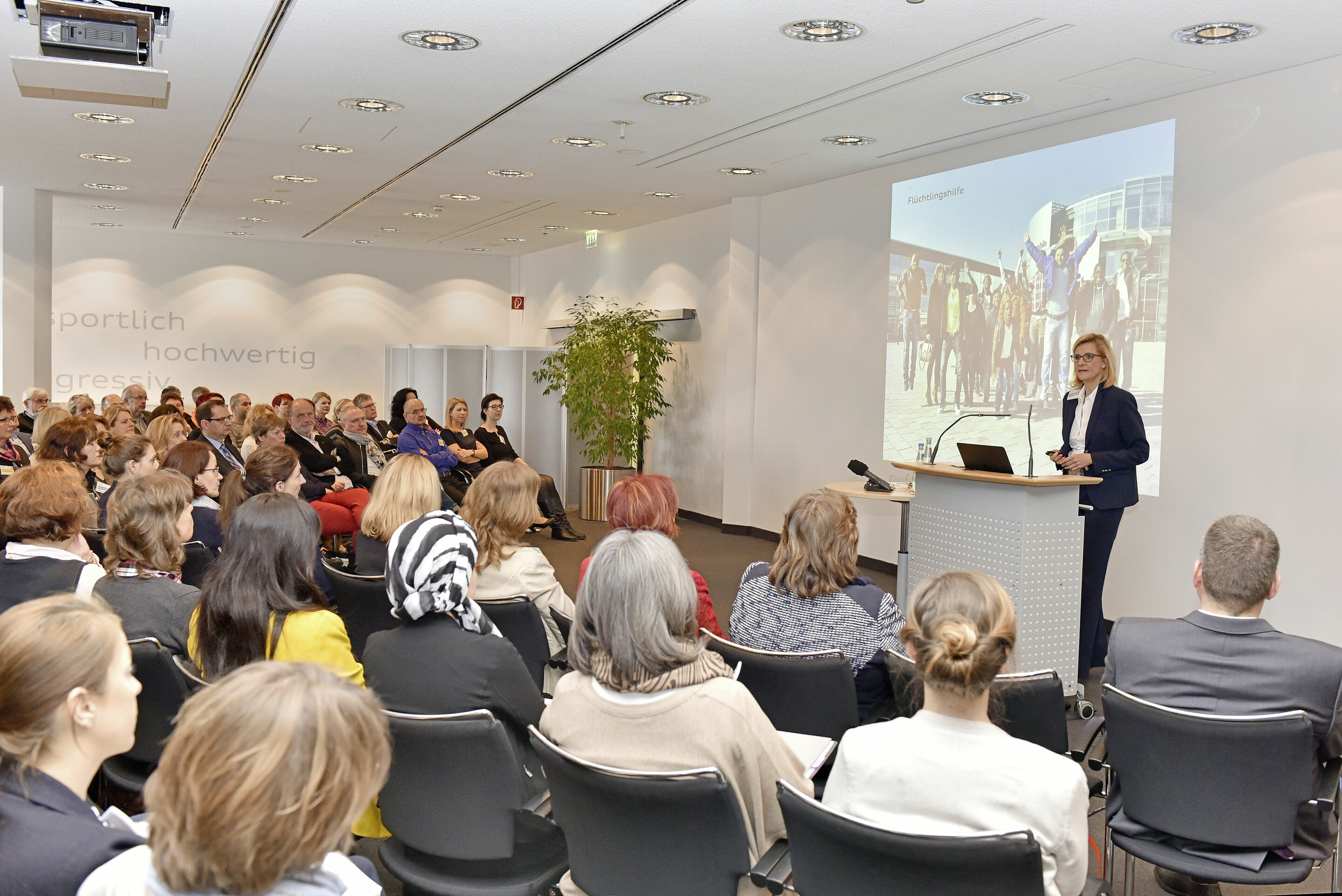 Audi lädt soziale Einrichtungen zum Dialog - „Region im Dialog“: Vertreter von rund 60 sozialen und kulturellen Einrichtungen aus Ingolstadt und den umliegenden Landkreisen waren am Donnerstag zu Gast bei Audi. Gemeinsam mit Unternehmensvertretern diskutierten...