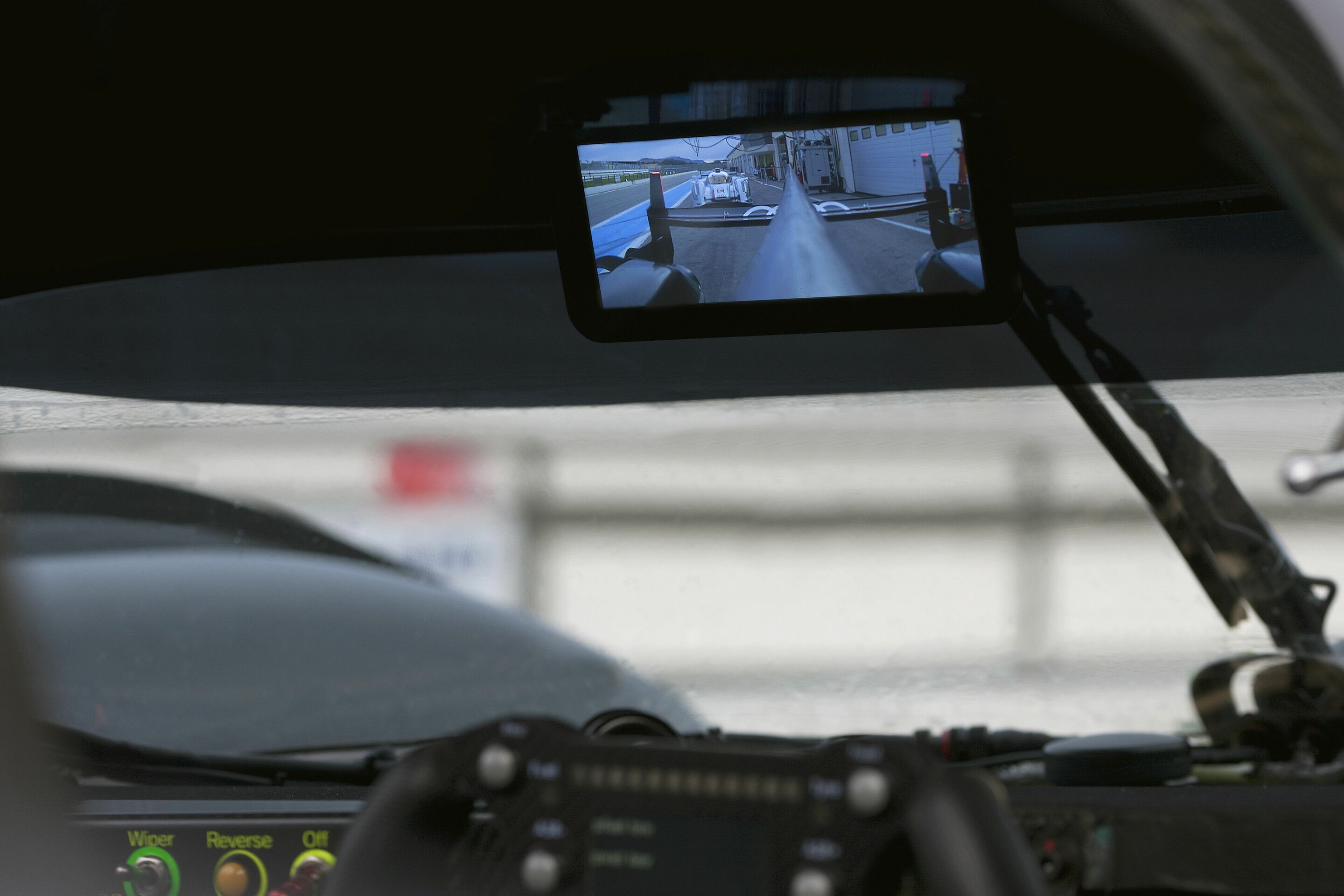Audi R18 - Digitaler Rückspiegel mit AMOLED-Technologie im Audi R18 e-tron quattro und im Audi R18 ultra