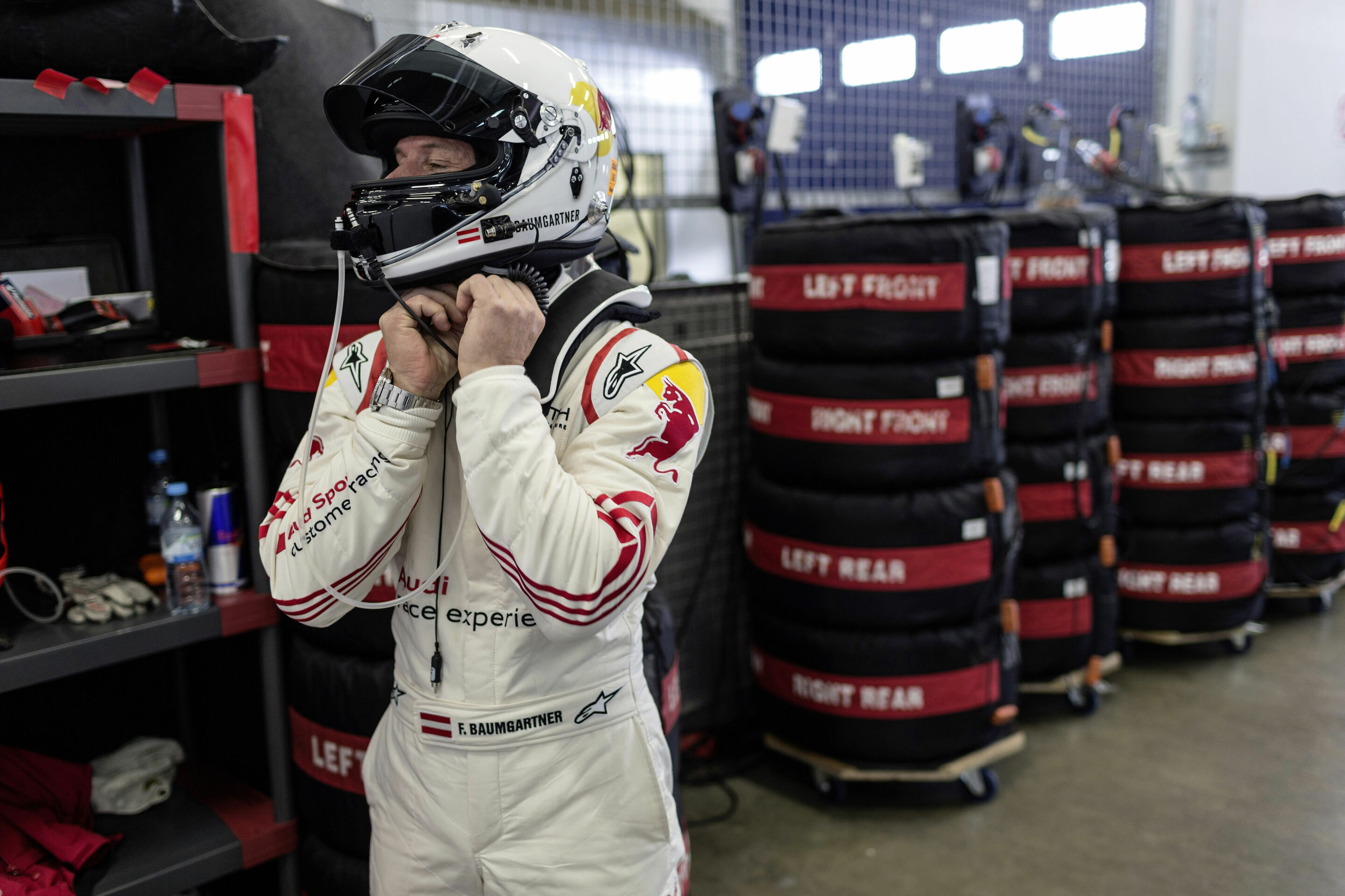 Felix Baumgartner startet im Audi R8 beim 24-Stunden-Rennen auf dem Nürburgring - Felix Baumgartner bei seiner Vorbereitung für den Einsatz