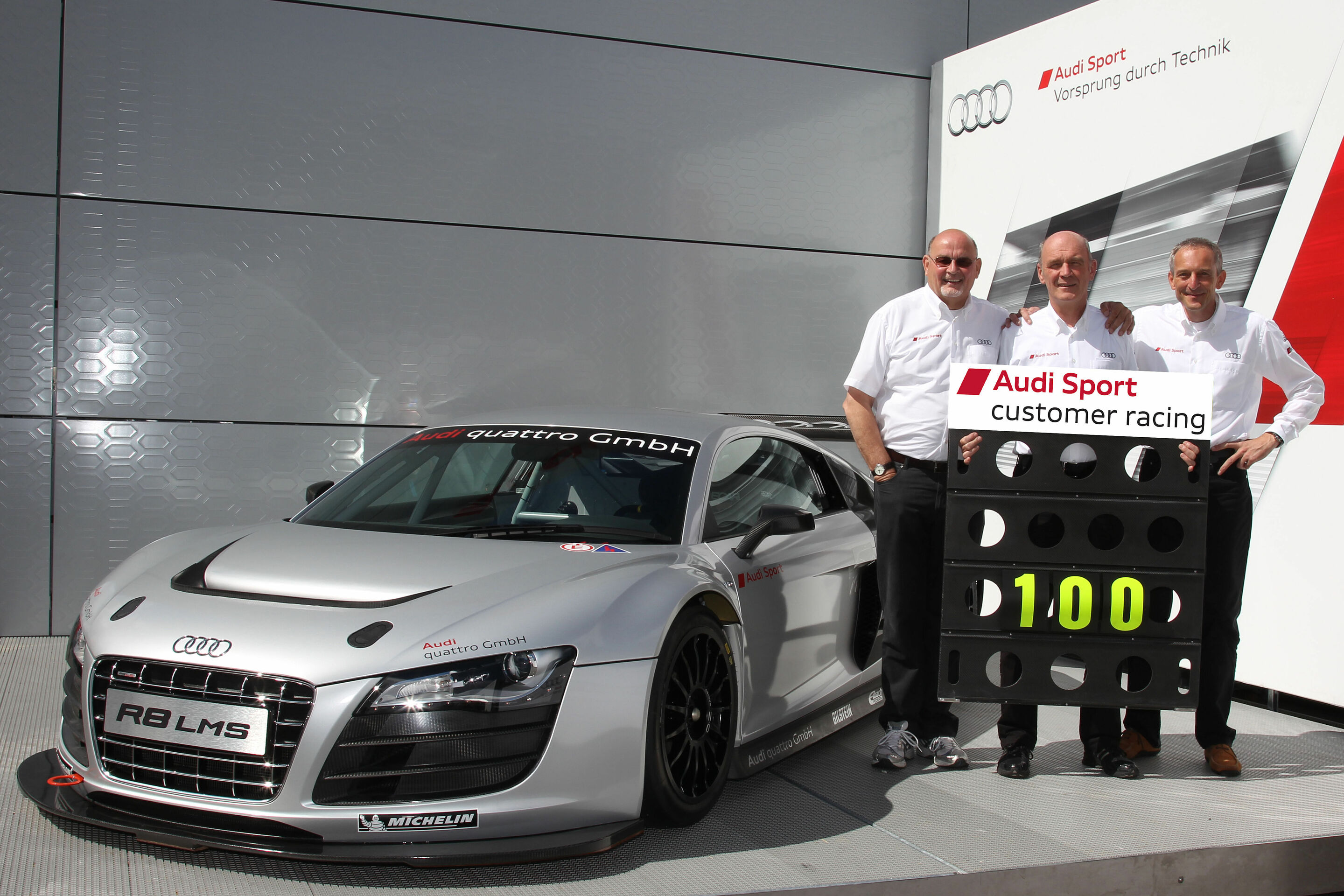 Kundensport 2011 - Werner Frowein, Audi-Motorsportchef Dr. Wolfgang Ullrich, Romolo Liebchen; 100. Sieg des Audi R8 LMS