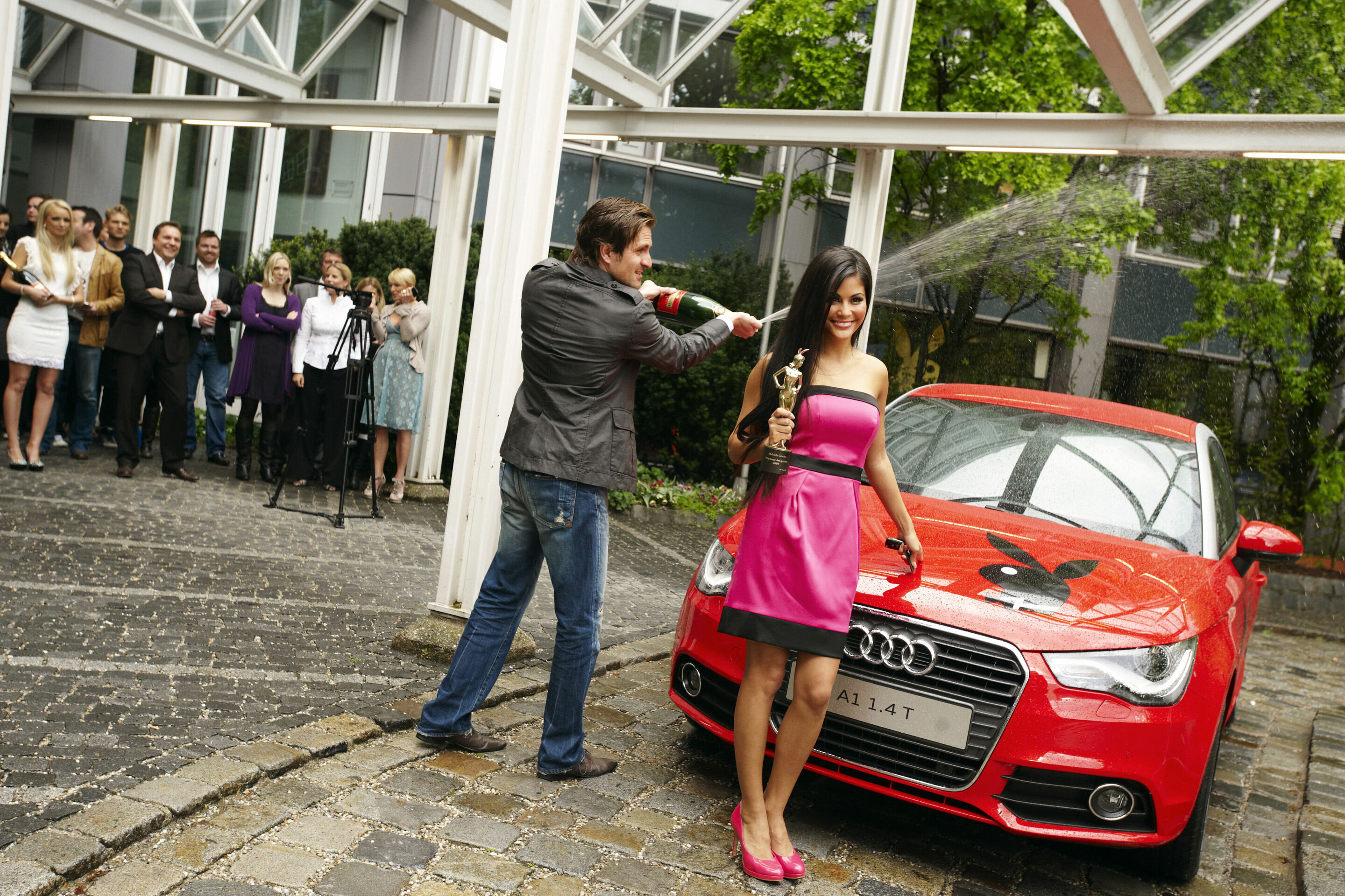 DTM 2010 - Markus Winkelhock und die "Playmate des Jahres 2009" Michaela Grauke