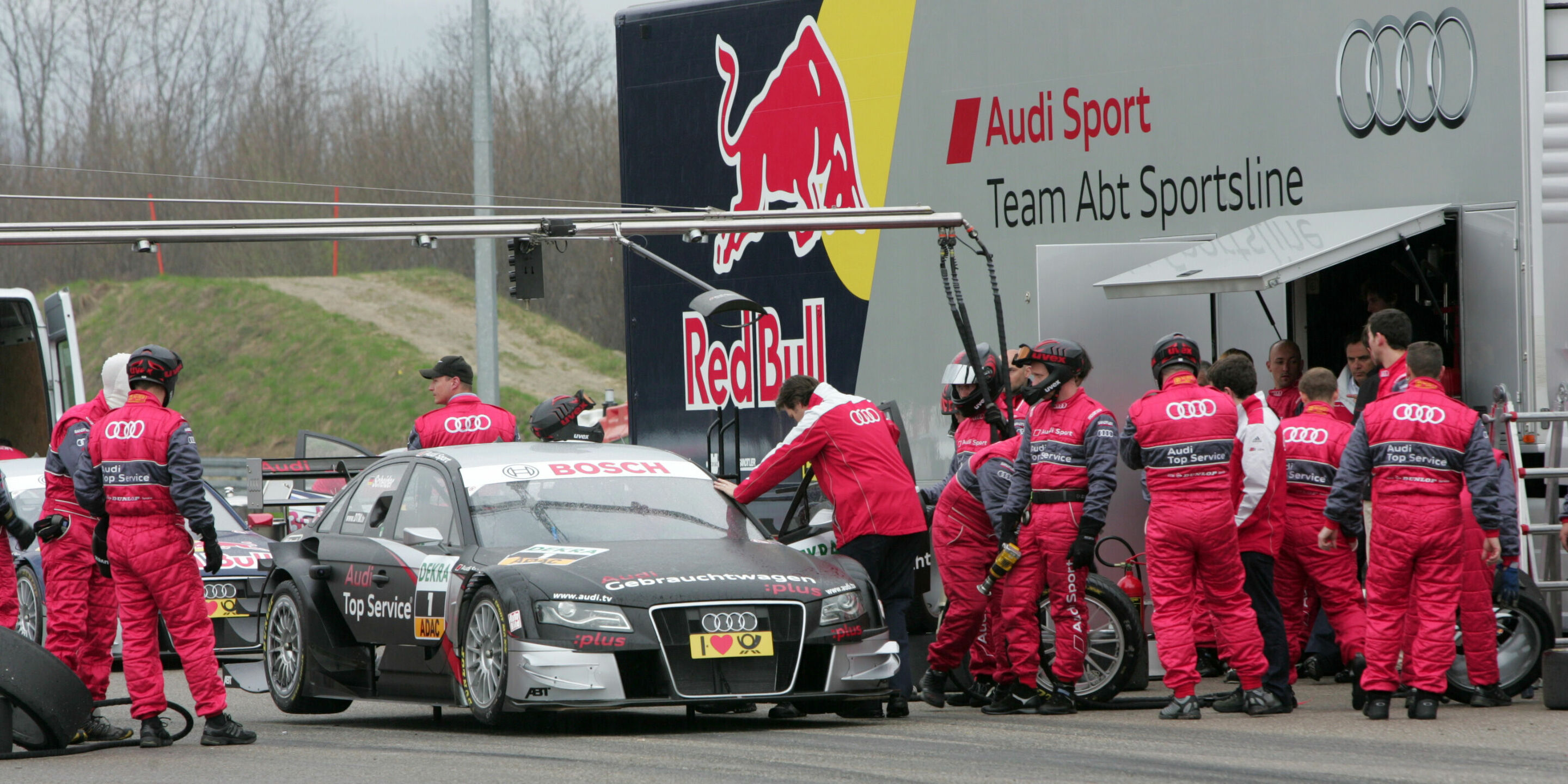 DTM 2010 - Timo Scheider beim Roll-out für den DTM-Auftakt in Kempten