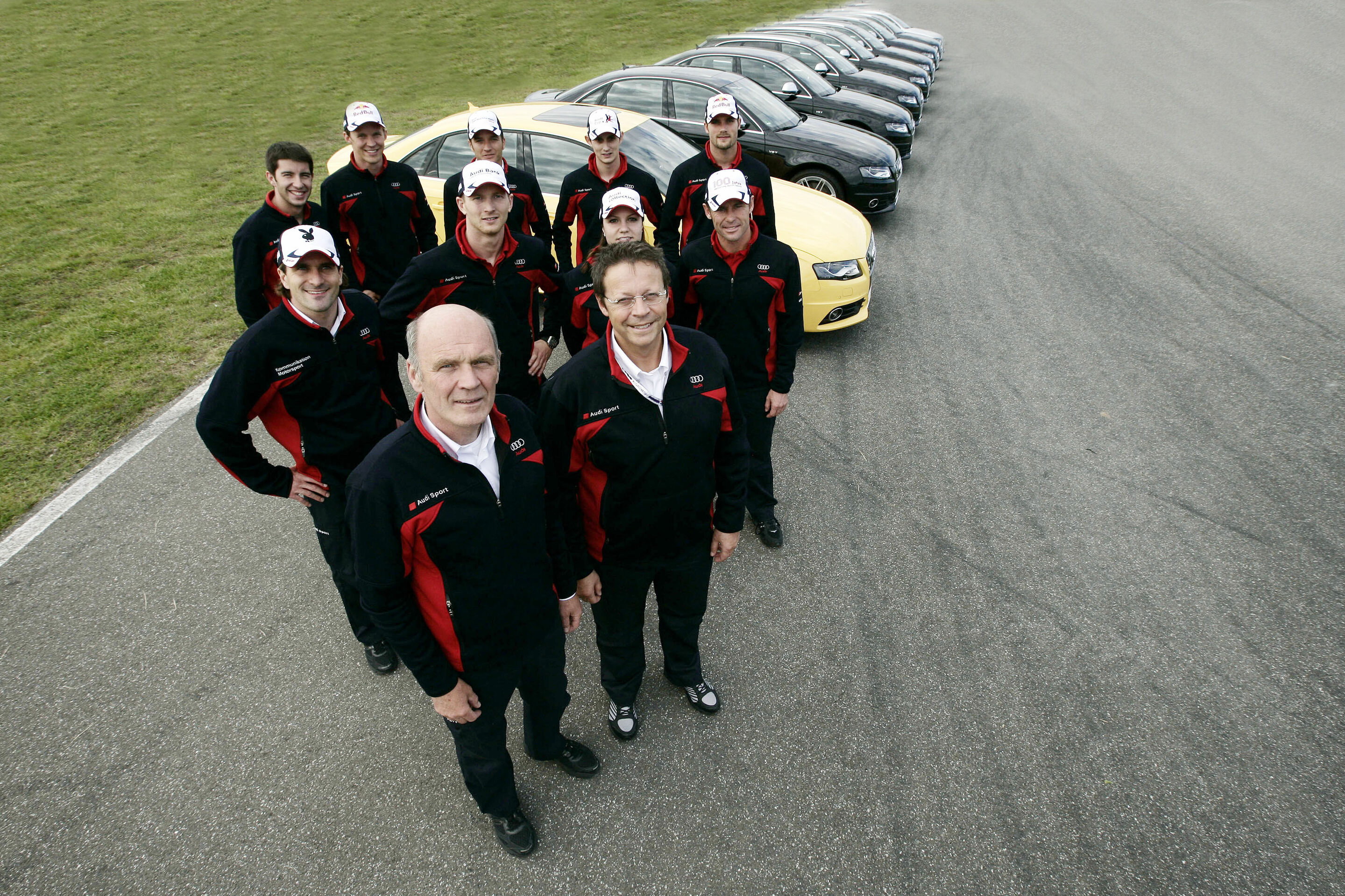 DTM 2009 - Audi Motorsportchef Dr. Wolfgang Ullrich und Michael Julius Renz, Leiter Vertrieb Deutschland, übergeben den Audi Werksfahrern ihre neuen Dienstwagen