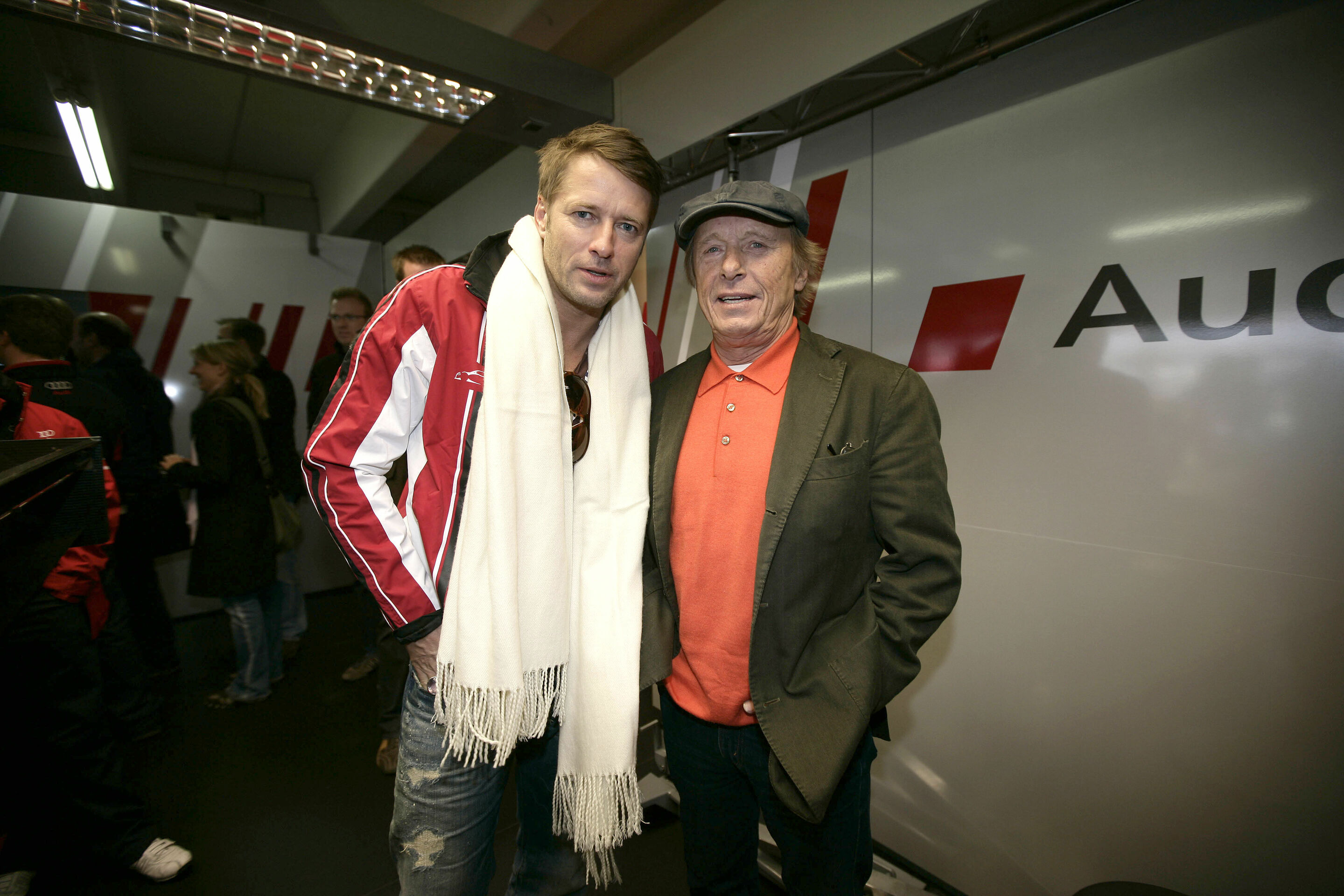 DTM 2009 - Schauspieler Claus-Theo Gärtner (im Bild rechts) zu Gast bei Audi in der DTM