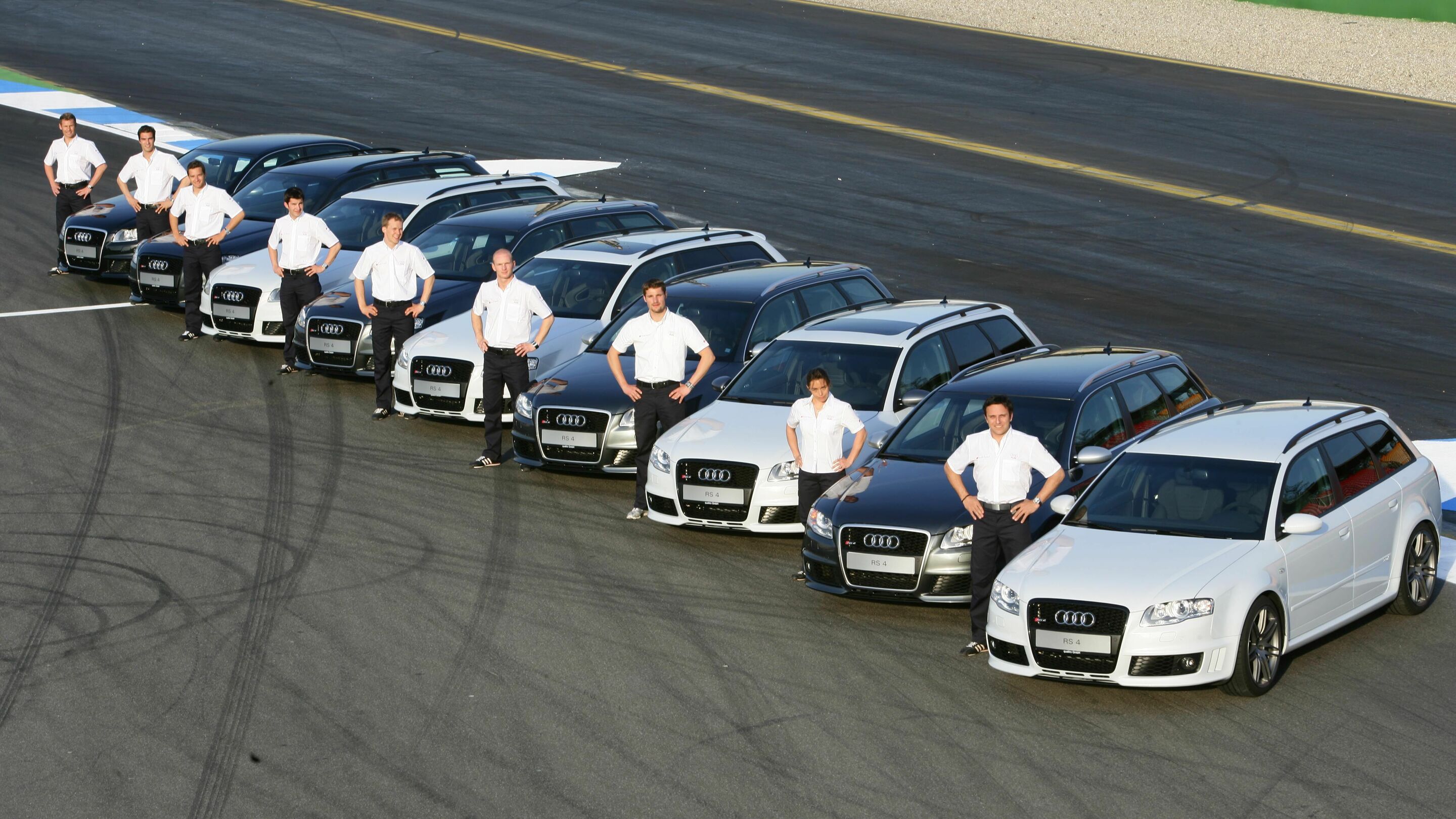 DTM 2007 - The Audi RS 4 cars are being handed over to the Audi works drivers